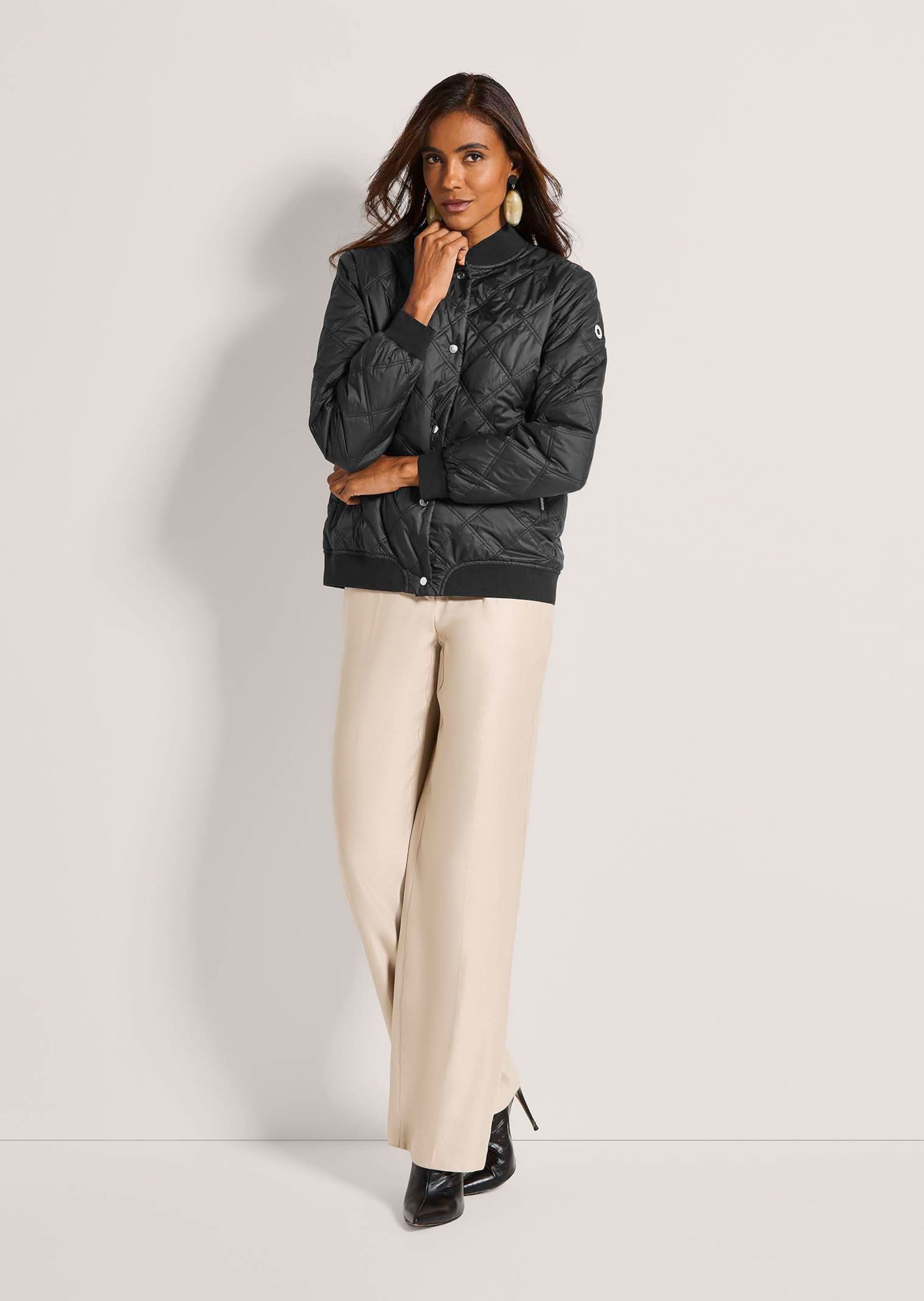 MADELEINE Kurzjacke »Blouson Steppjacke mit Rundhals« Diamantförmige Steppung