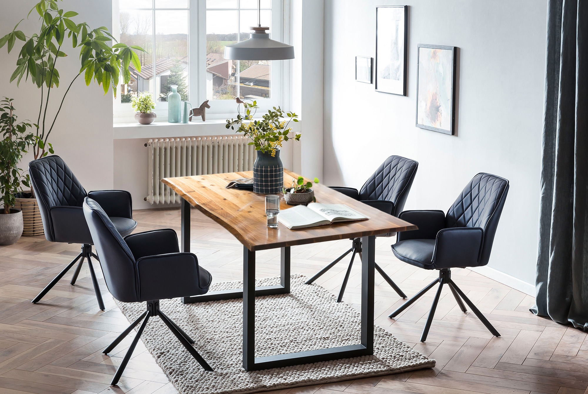 SalesFever, Essgruppe »Esszimmergruppe: Stilvolles Ensemble« Set, 5 Stk. tlg. 5-teiliges Set: Drehbare Sitzflächen-Stühle, Natur, Dunkelblau, Schwarz 