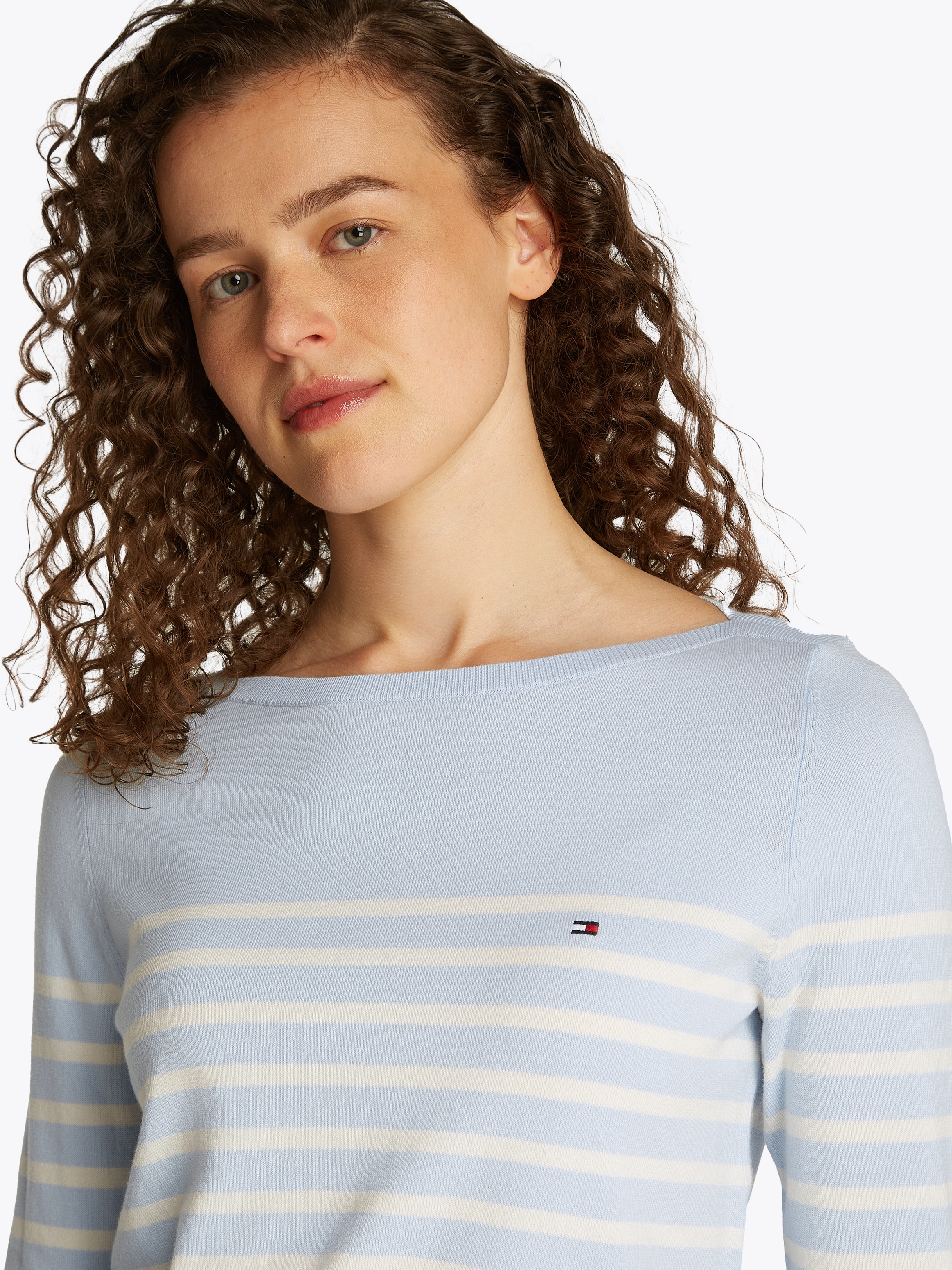 Tommy Hilfiger Strickpullover »CO JERSEY STITCH BOAT-NK SWEATER«, mit Tommy Hilfiger Logo-Flag am Ärmel