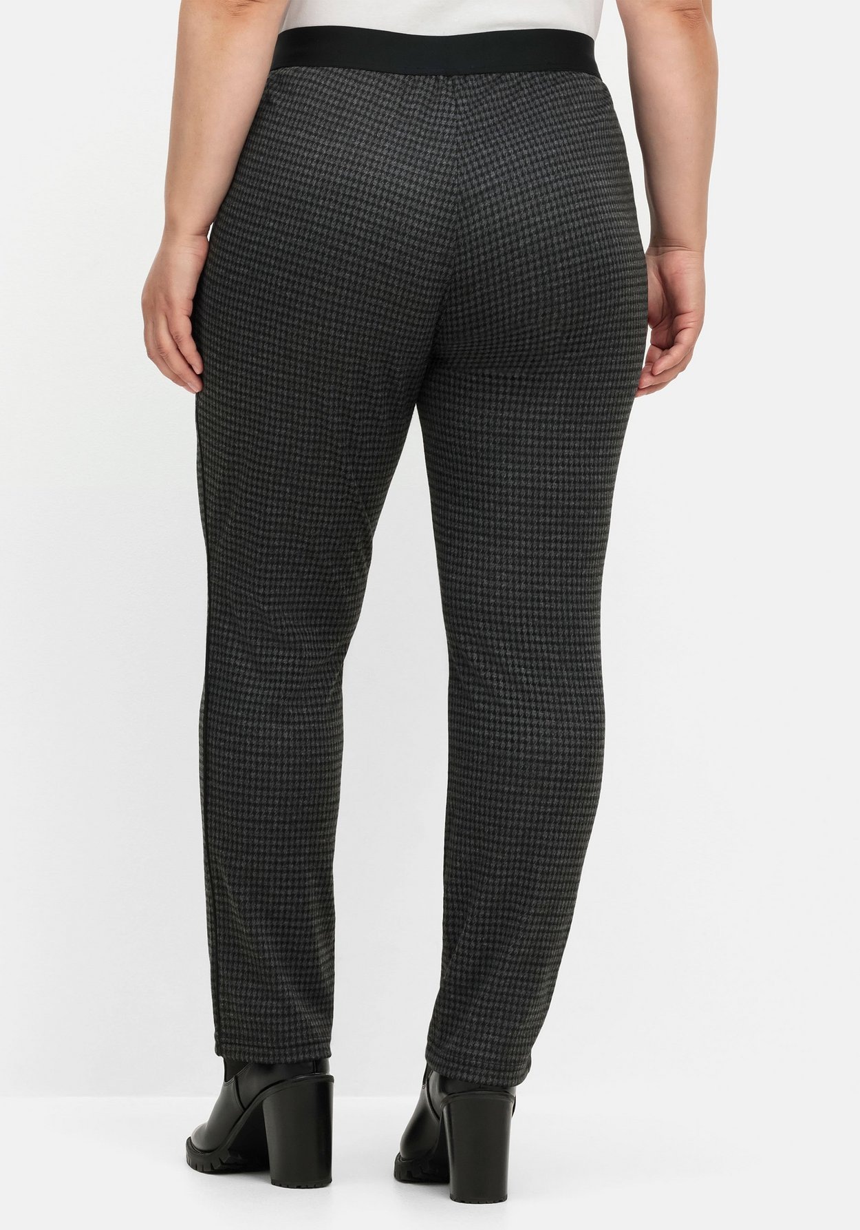 Sheego Schlupfhose »Schmale Hose mit grafischem Muster und Stretchbund«