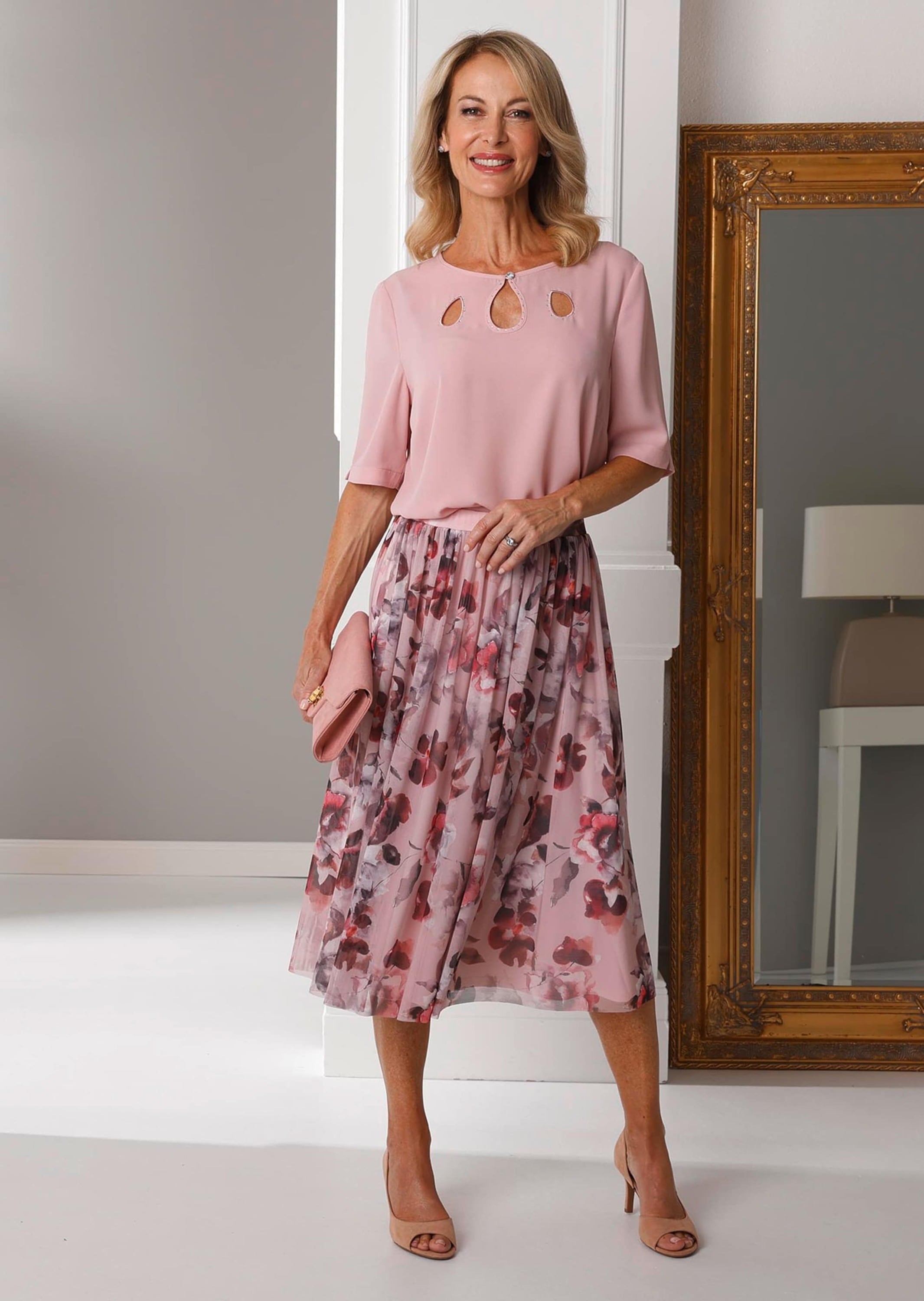 GOLDNER Kurzarmbluse »Kurzgröße Feminine Bluse mit Ausschnittlösung« Ohne