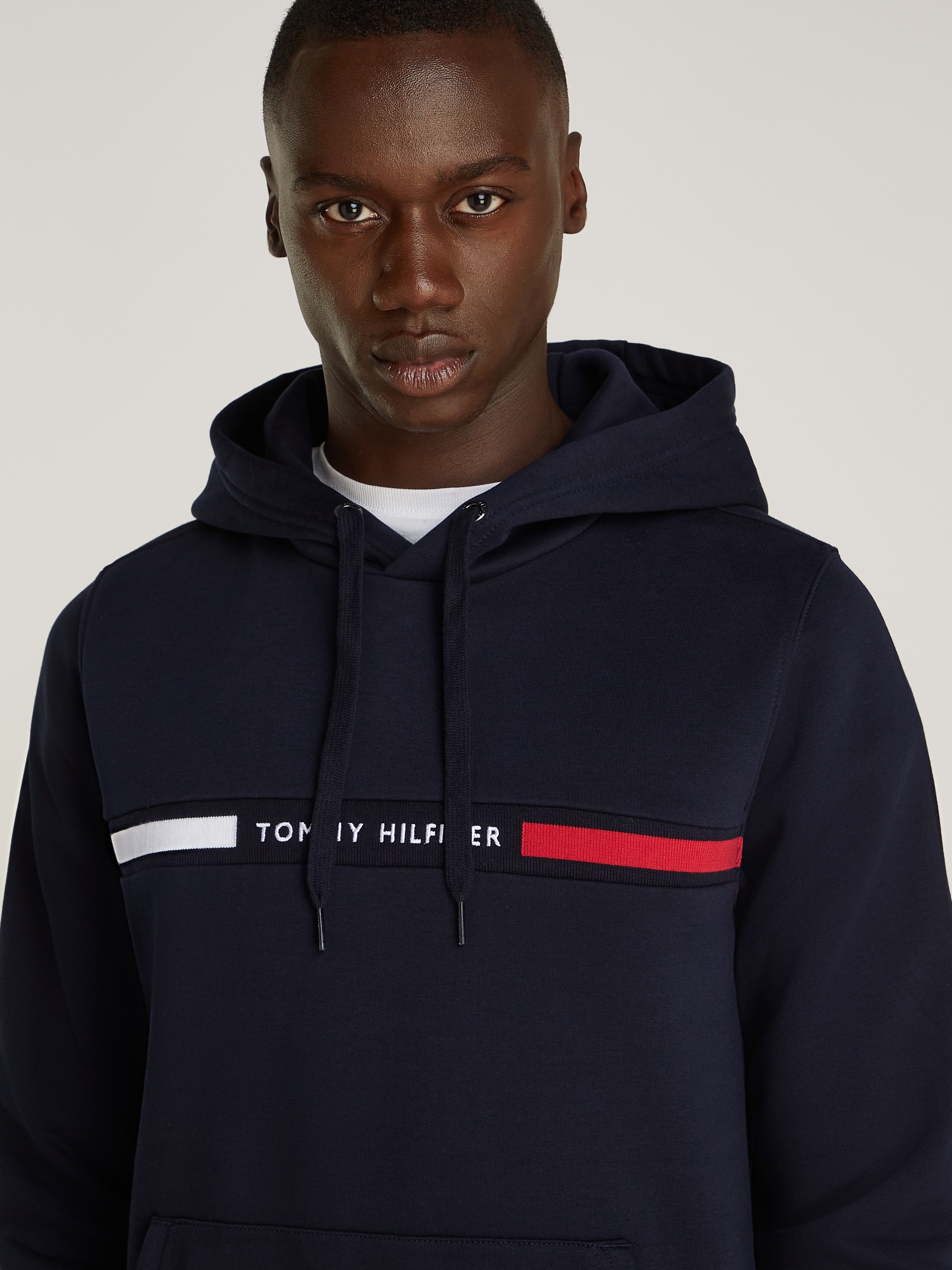 Tommy Hilfiger Kapuzensweatshirt »HILFIGER CHEST INSERT HOODY«, mit Kapuze, Kängurutasche, Logoschriftzug