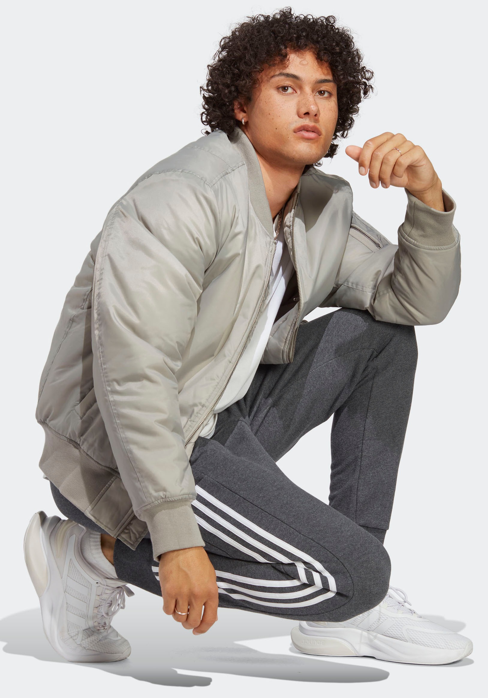 adidas Sportswear Sporthose »ESSENTIALS FRENCH TERRY TAPERED CUFF 3STREIFEN HOSE«, (1 tlg.), weiche Jogginghose