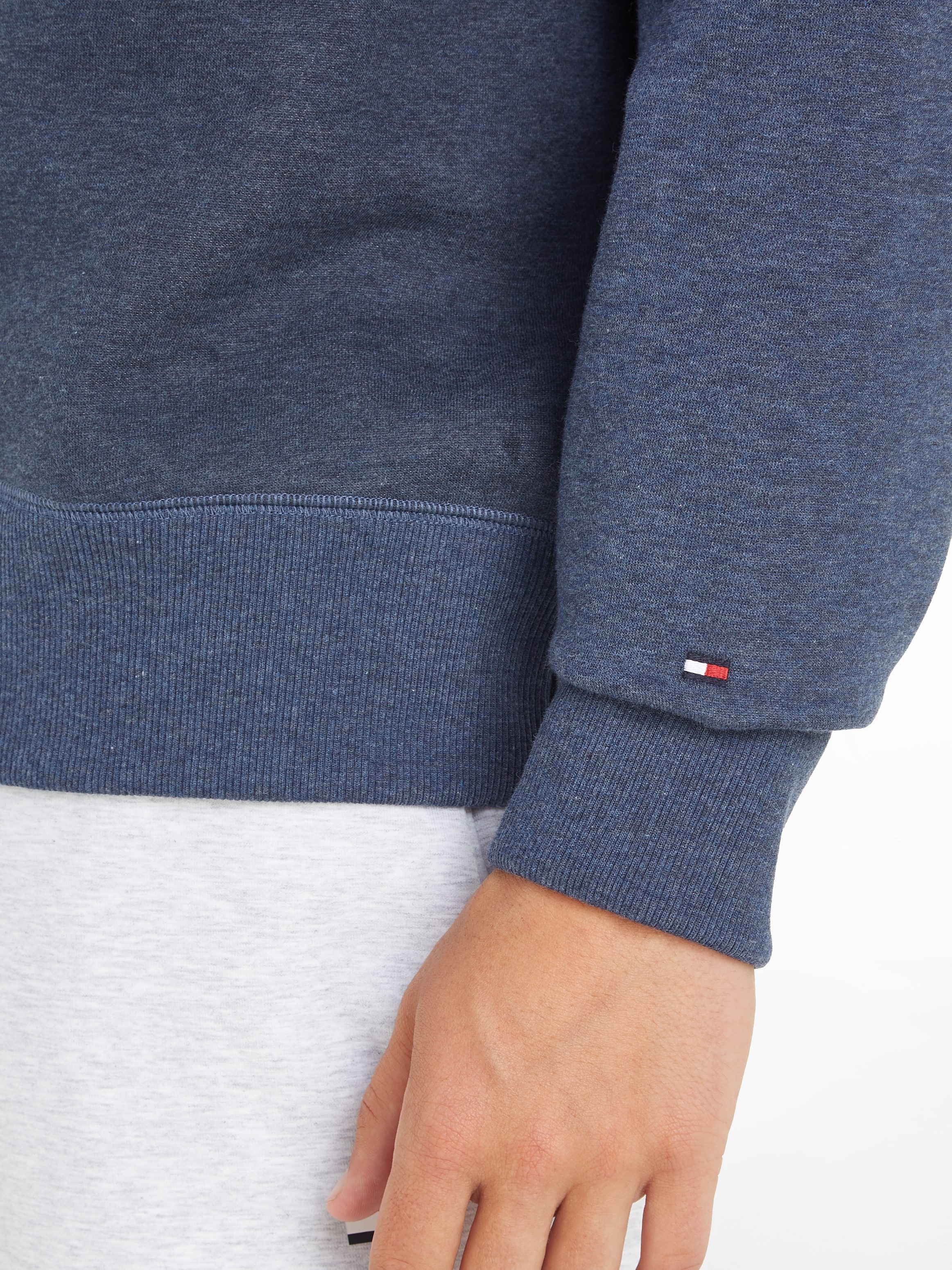 Tommy Hilfiger Sweatshirt »SMALL CREST CREWNECK«, mit Logo-Stickerei auf der Brust