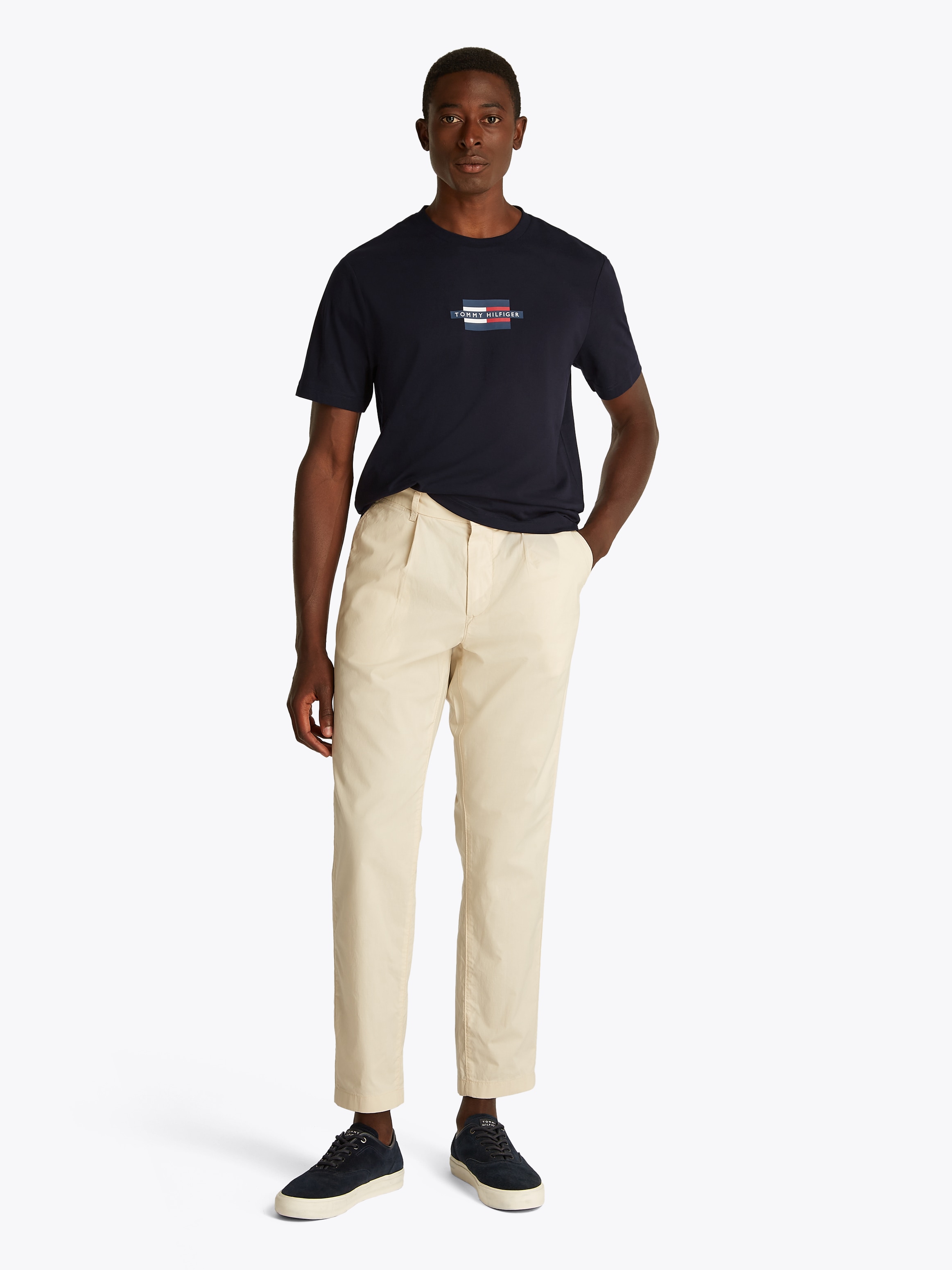 Tommy Hilfiger Kurzarmshirt »FLAG BOX TEE«, Mit Rundhalsausschnitt