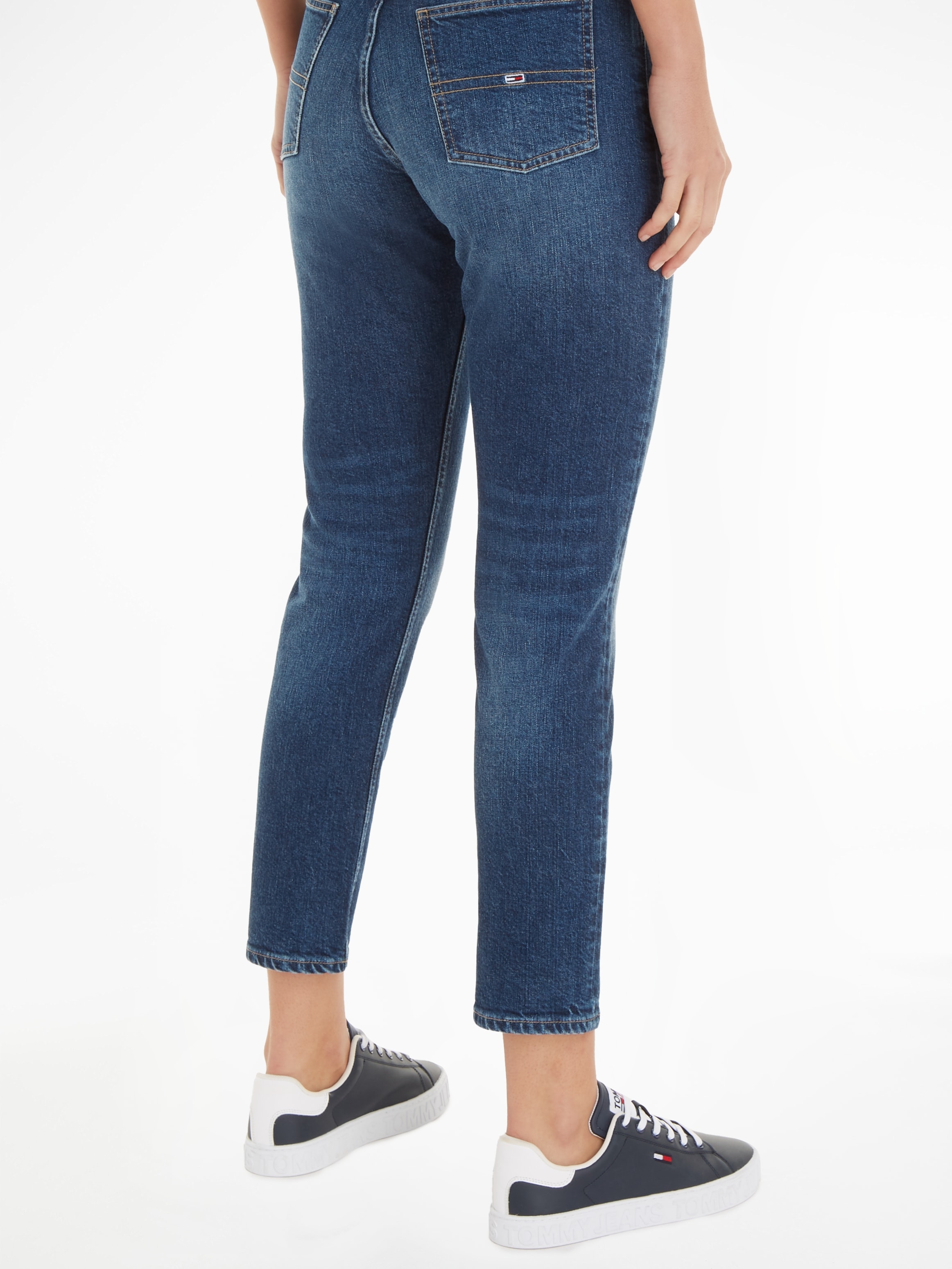 Slim-fit-Jeans »IZZIE HR SL ANK CG4139«, mit Tommy Logo-Badge