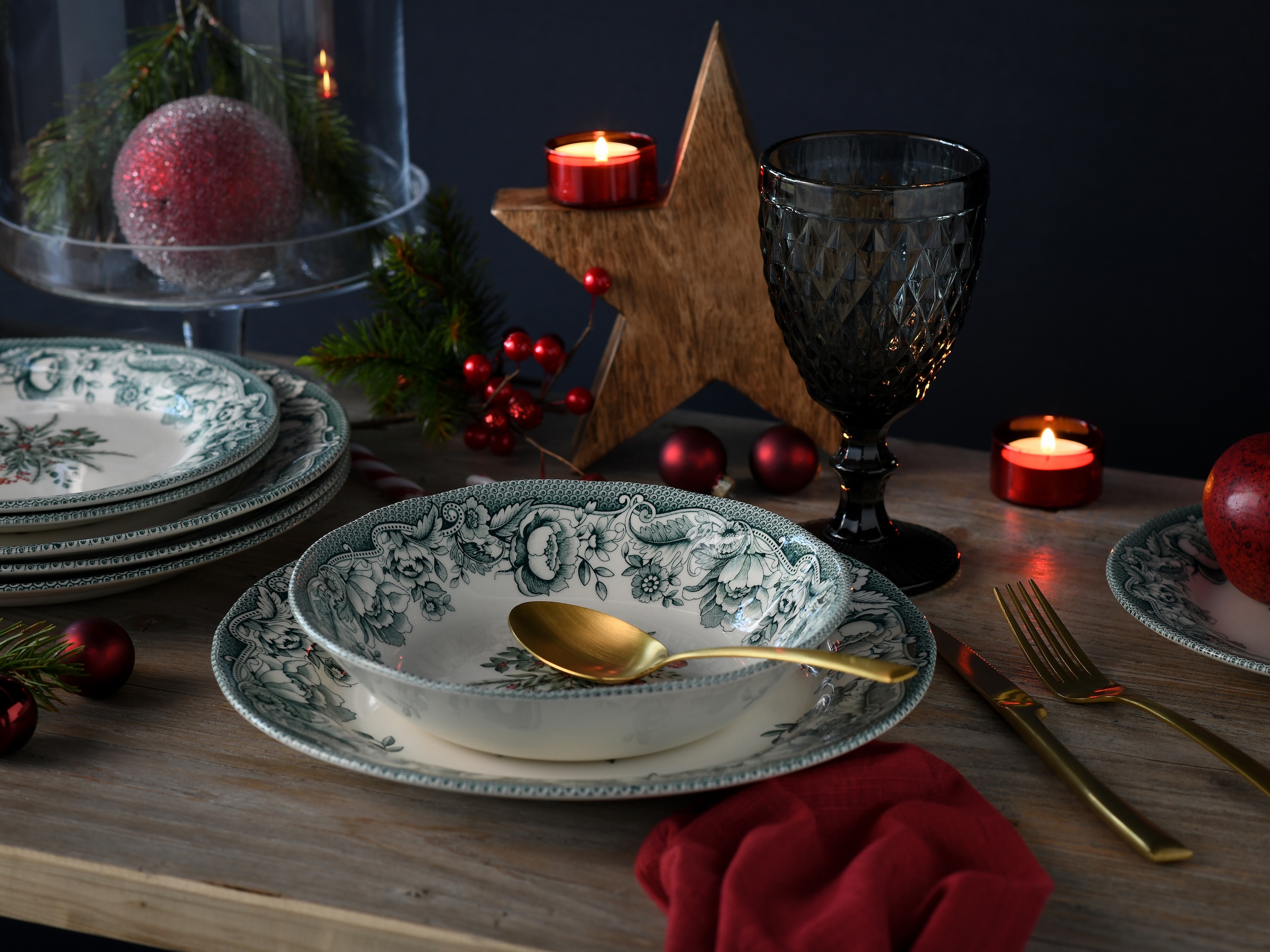 CreaTable Teller-Set »Weihnachten Grün, Tellerset 12-tlg« Weihnachtsdekorationen als Zentralmotiv