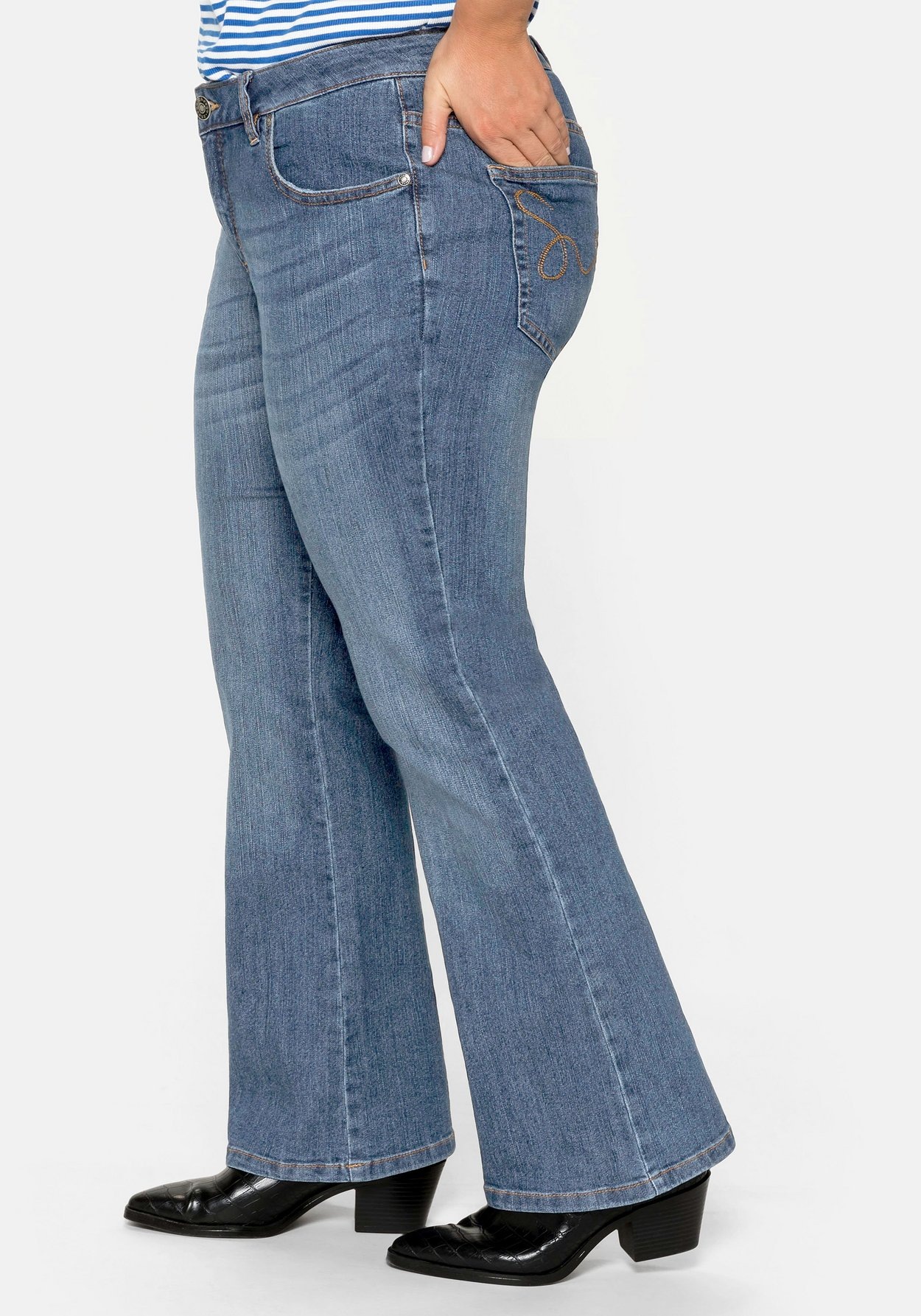 Sheego Bootcut-Jeans »Jeans in 5-Pocket-Form, mit Used-Effekten«