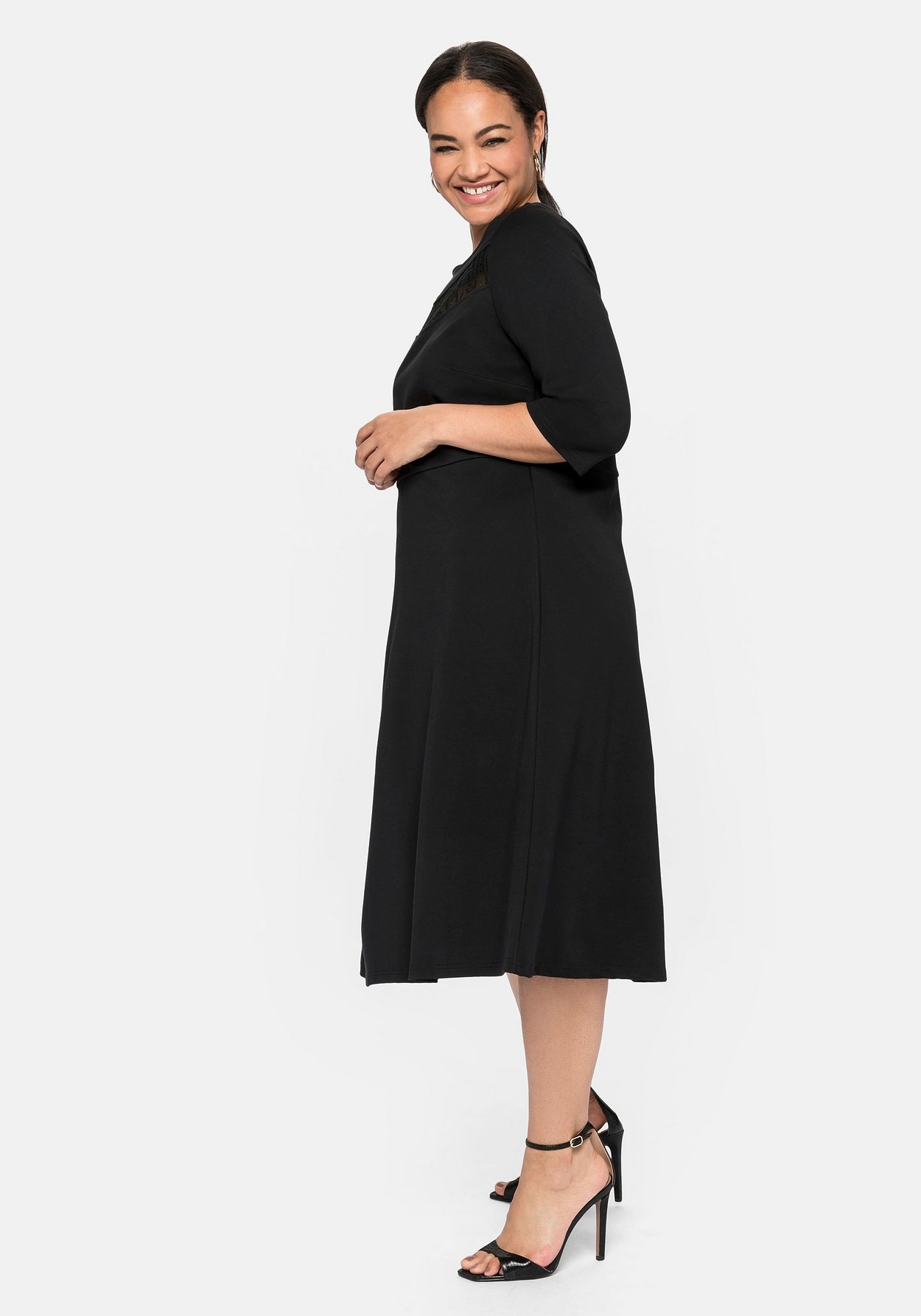 Sheego Abendkleid »Cocktailkleid mit U-Boot-Ausschnitt und Spitzeneinsatz«