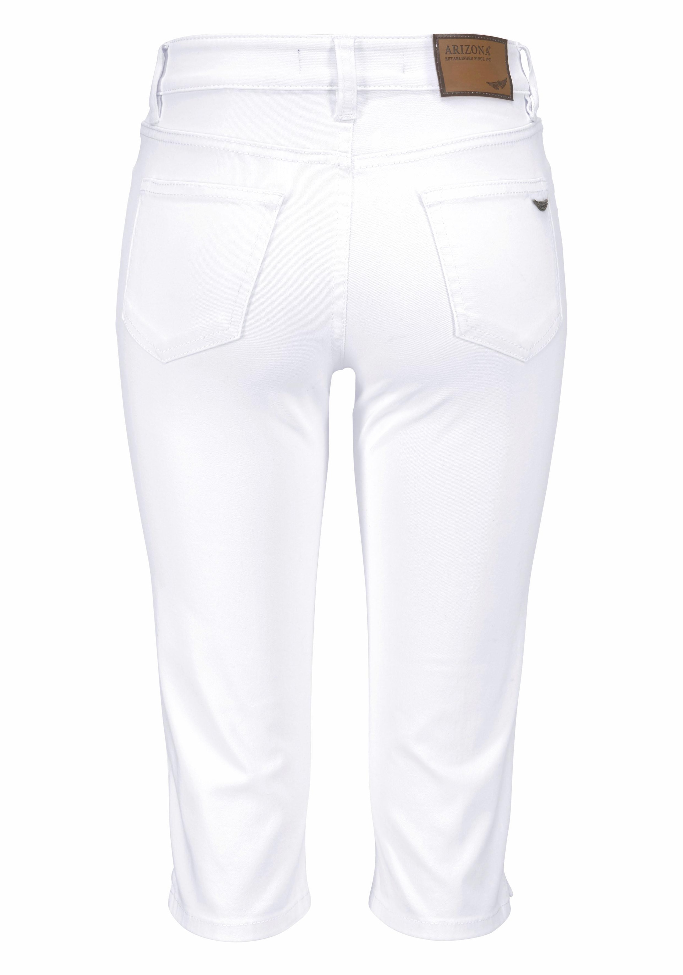 Arizona Caprijeans »mit Schlitz am Saum«, schmale Passform, mit stylischen Nieten, hohe Taille