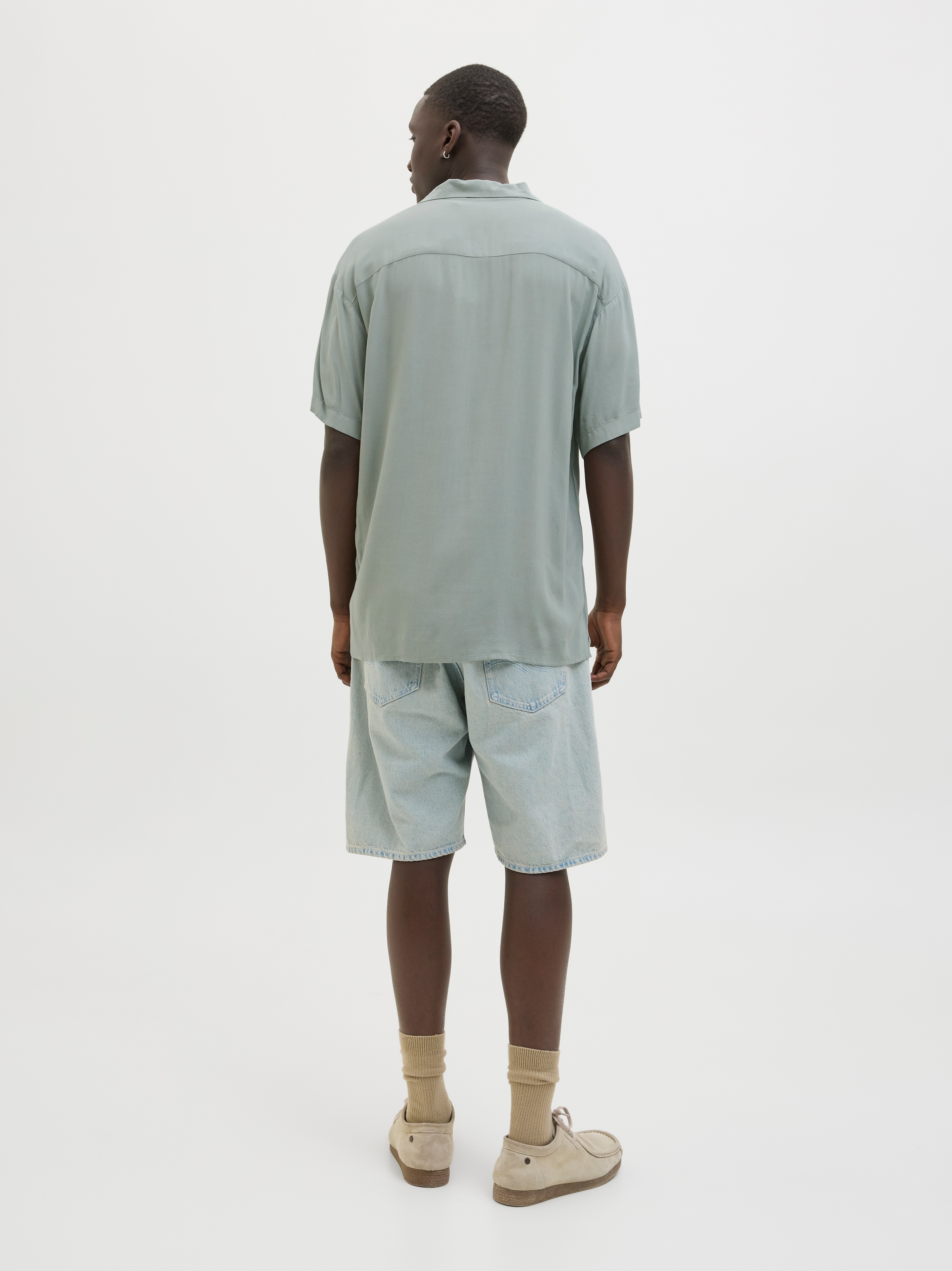 Jack & Jones Kurzarmhemd »JJEJEFF SOLID RESORT SHIRT S/S SN«, mit Resort Kragen