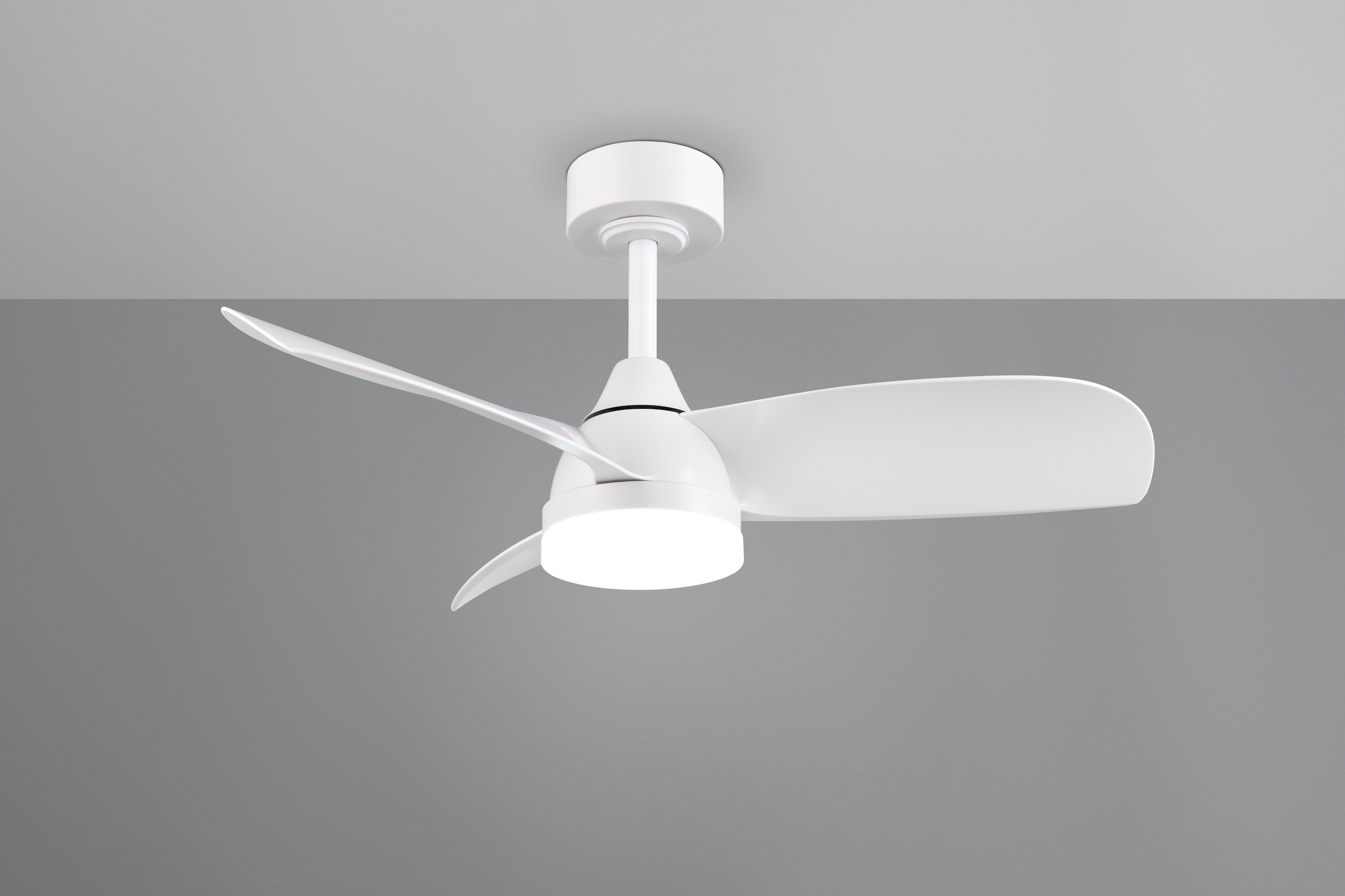 REALITY Leuchten LED Deckenleuchte »HELSINKI mit Ventilator, Deckenventilator mit Licht inkl Fernbedienung« LED-Board 1 Stk. warmweiß - kaltweiß 6 Geschwindigkeiten höhenverstellbar Vor-& Rücklauf dimmbar Nachtlicht