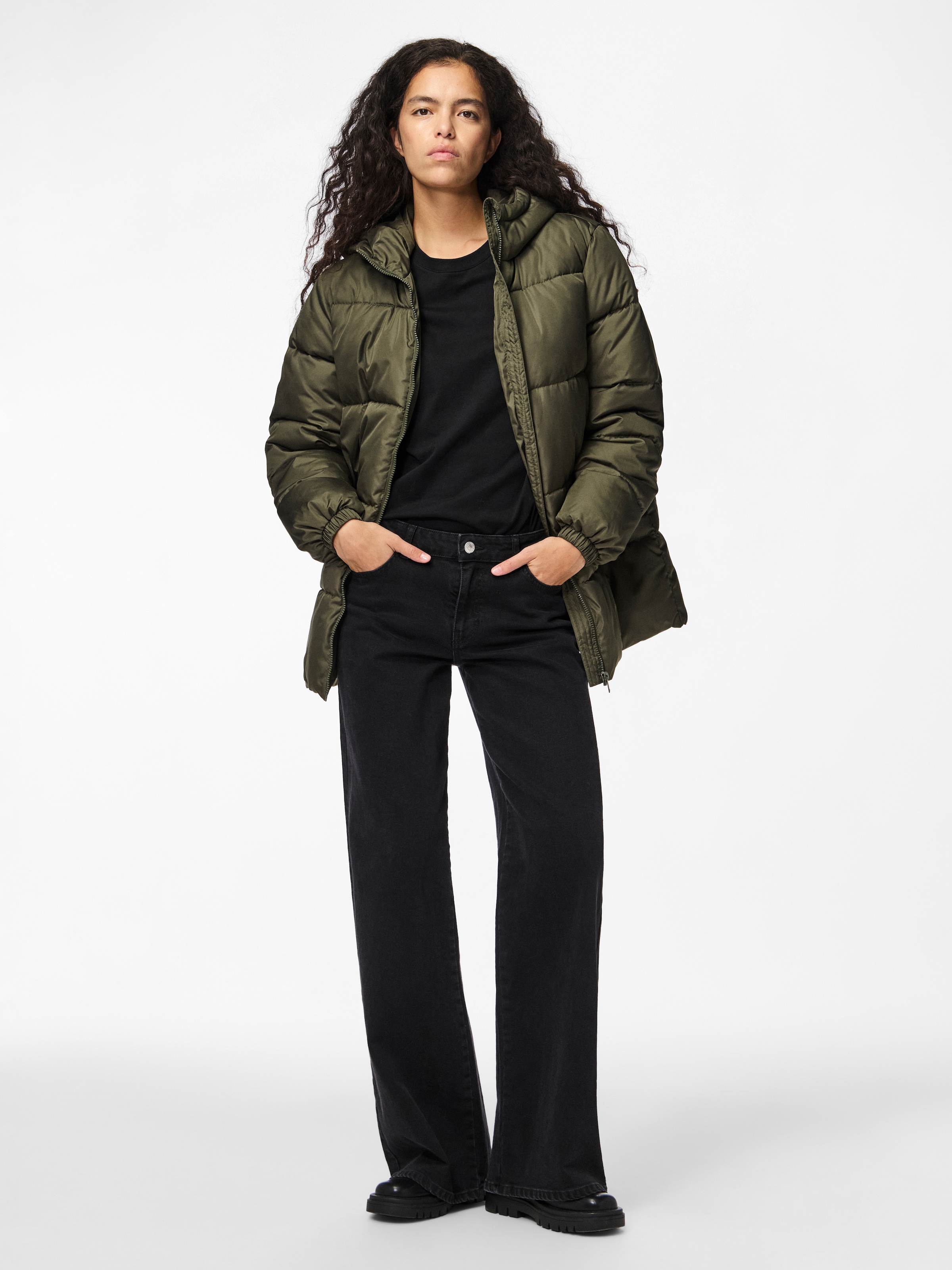 pieces Steppjacke »PCMADDIE PUFFER JACKET NOOS BC«, mit Kapuze