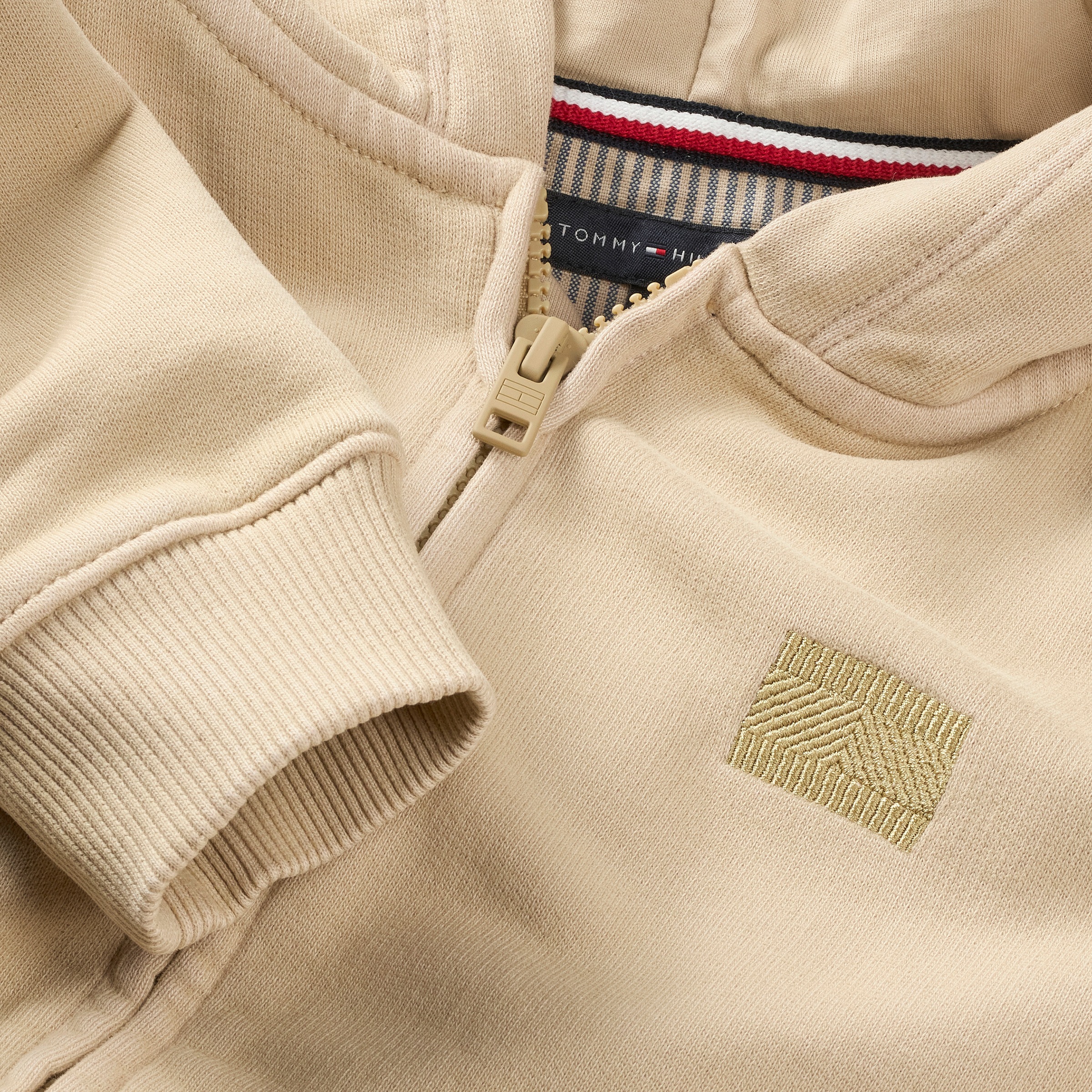 Tommy Hilfiger Kapuzensweatjacke »TONAL FLAG EMB ZIP HOODIE«, für Kinder bis 16 Jahre, mit Kapuze
