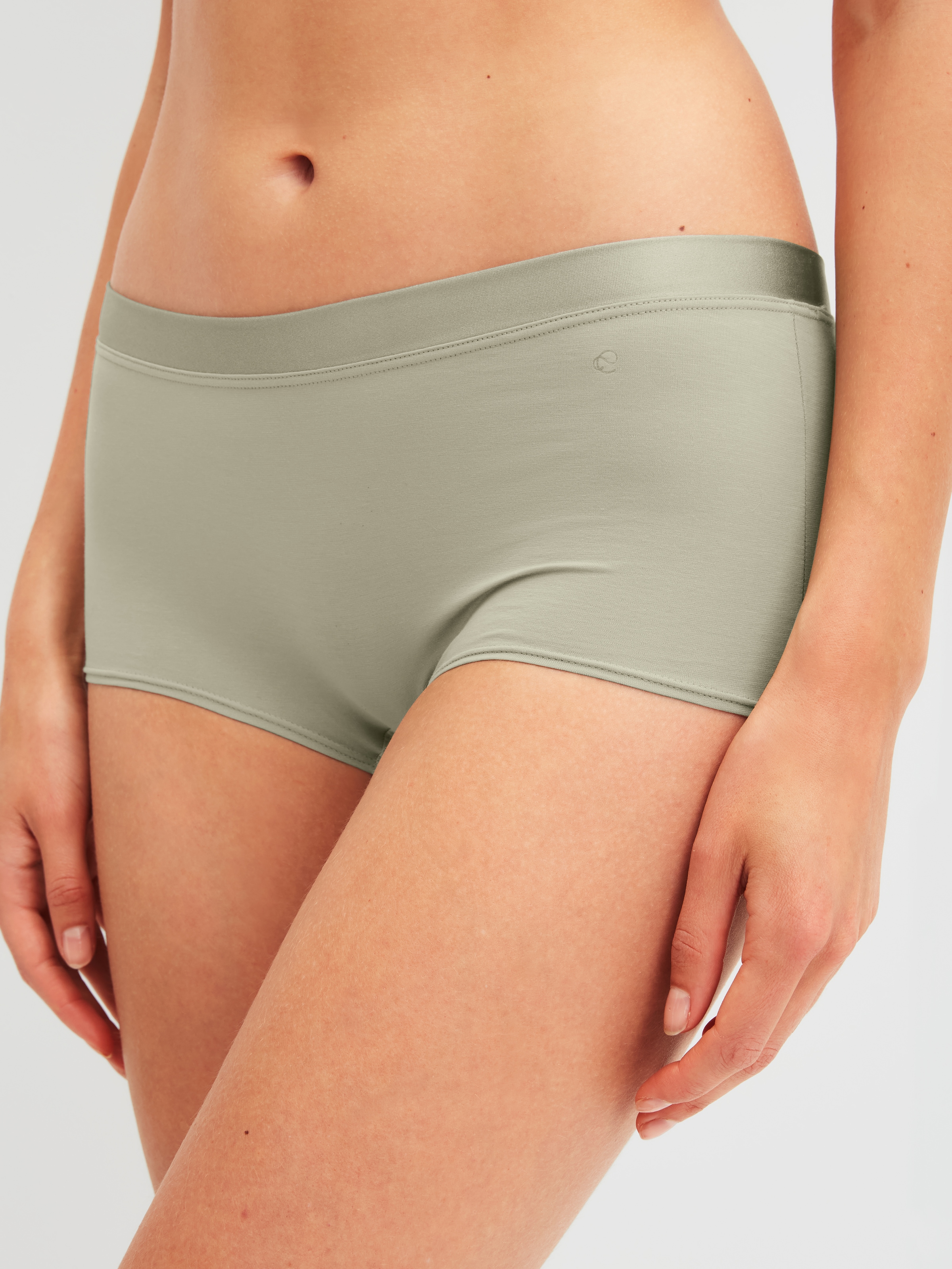 CALIDA Panty »Cate« glänzendes Satin-Detail, elastischer Single Jersey, regular-cut, weich