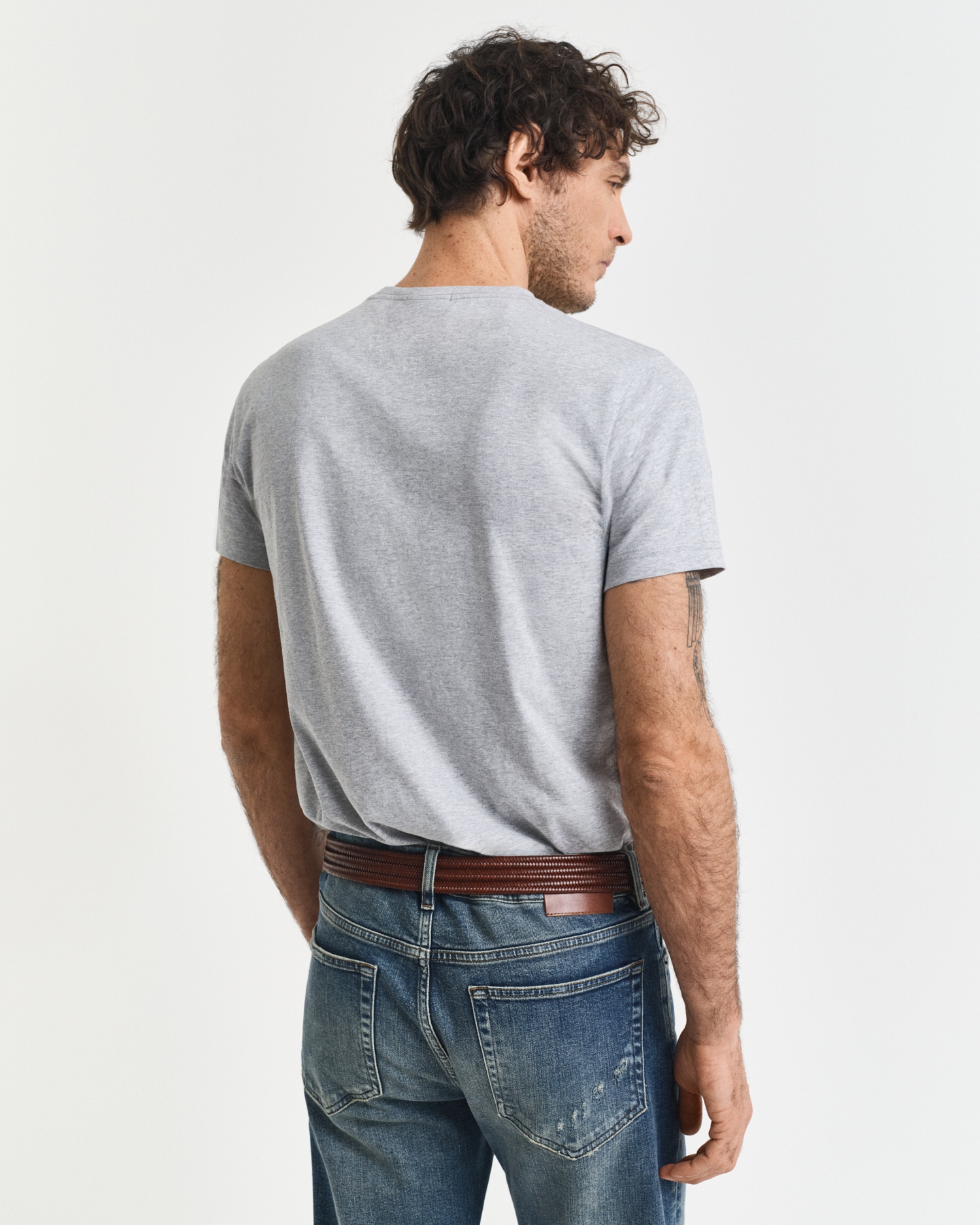 Gant T-Shirt »SLIM SHIELD SS T-SHIRT« mit Logostickerei auf der Brust