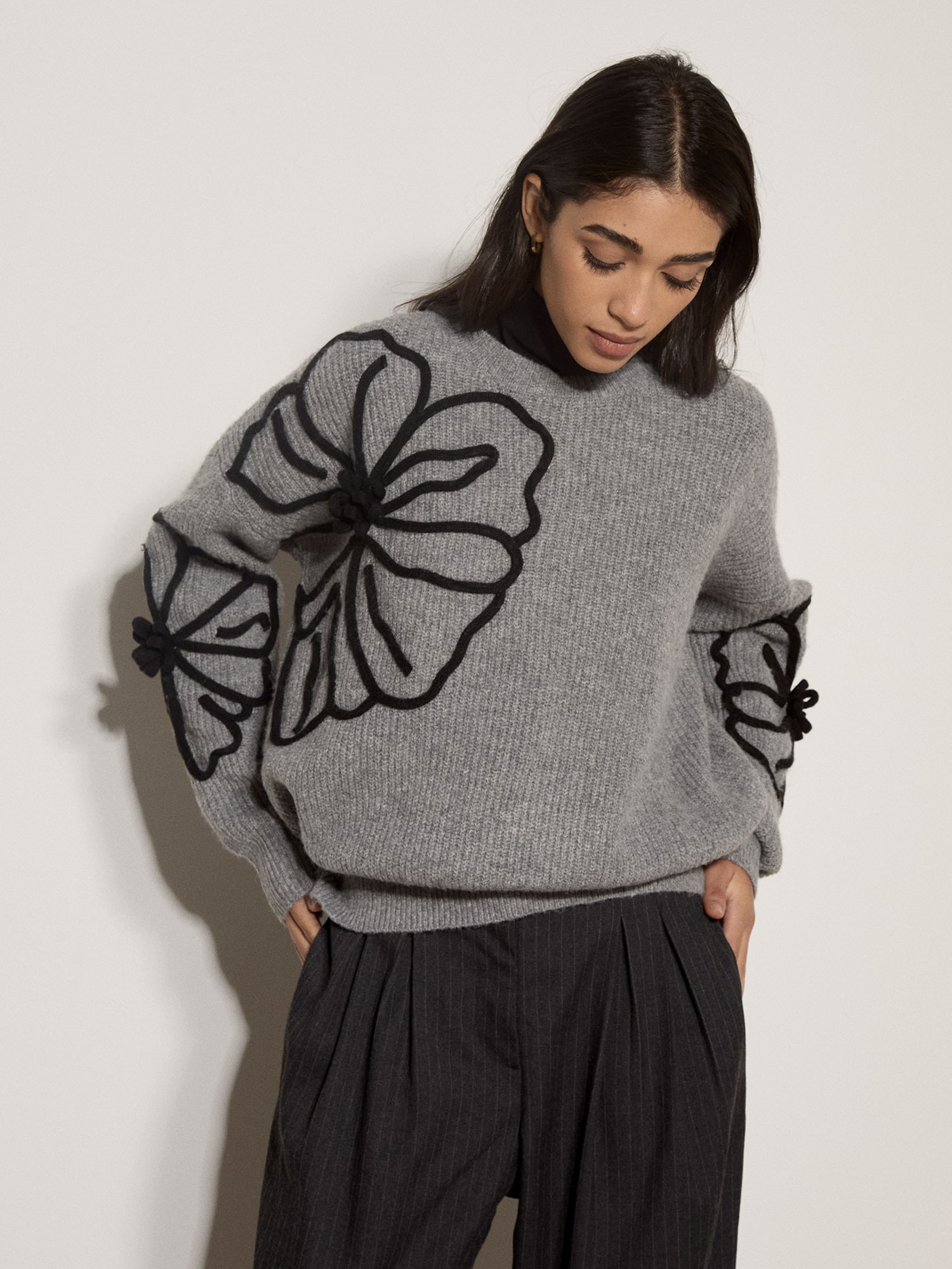 Apricot Strickpullover »Florales Oberteil mit Cornelli-Stickerei« mit Blumenapplikation