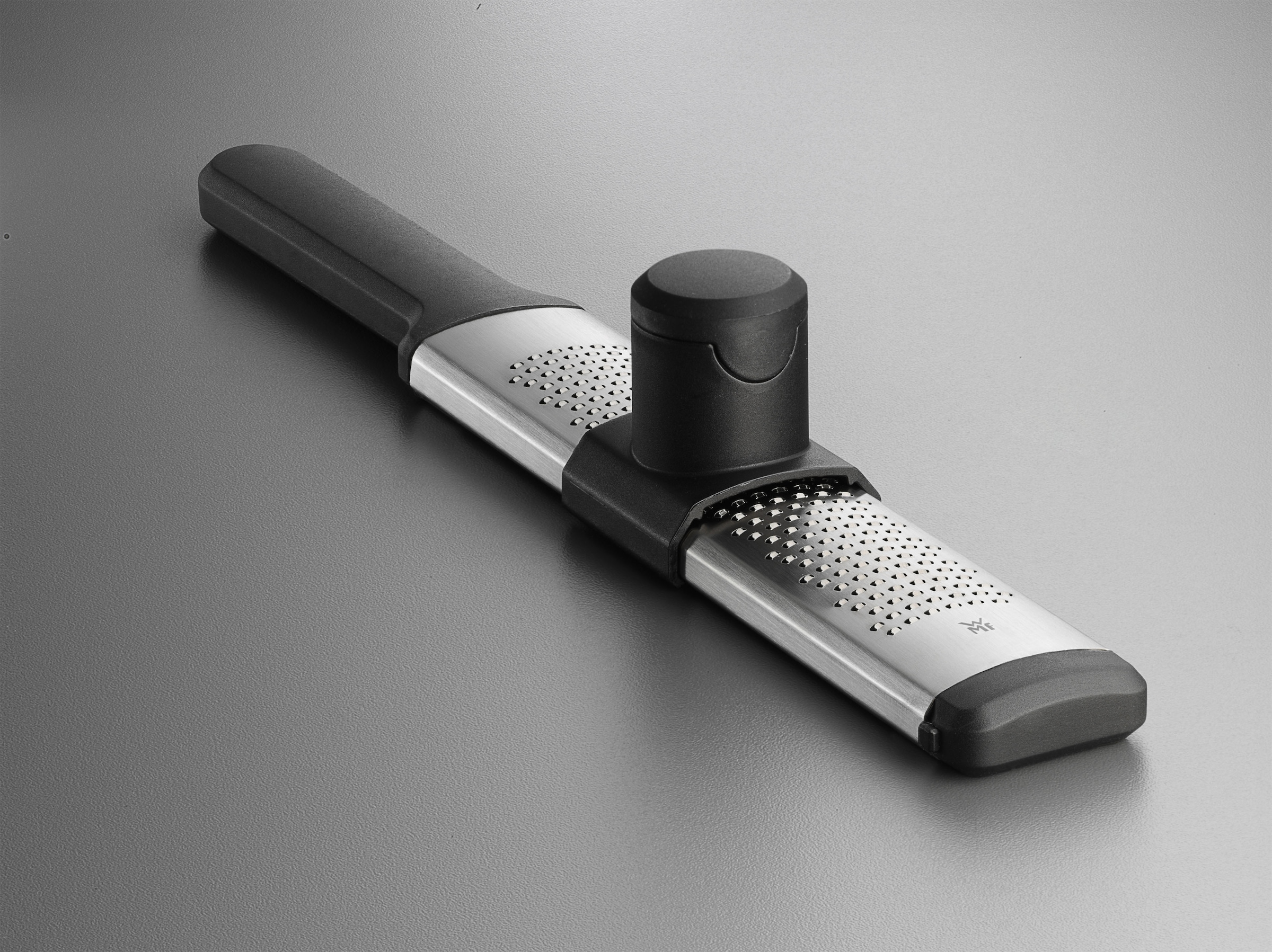 WMF Küchenreibe »Top Tools« Cromargan Edelstahl, rutschfester Soft-Touch-Griff, Fingerschutz