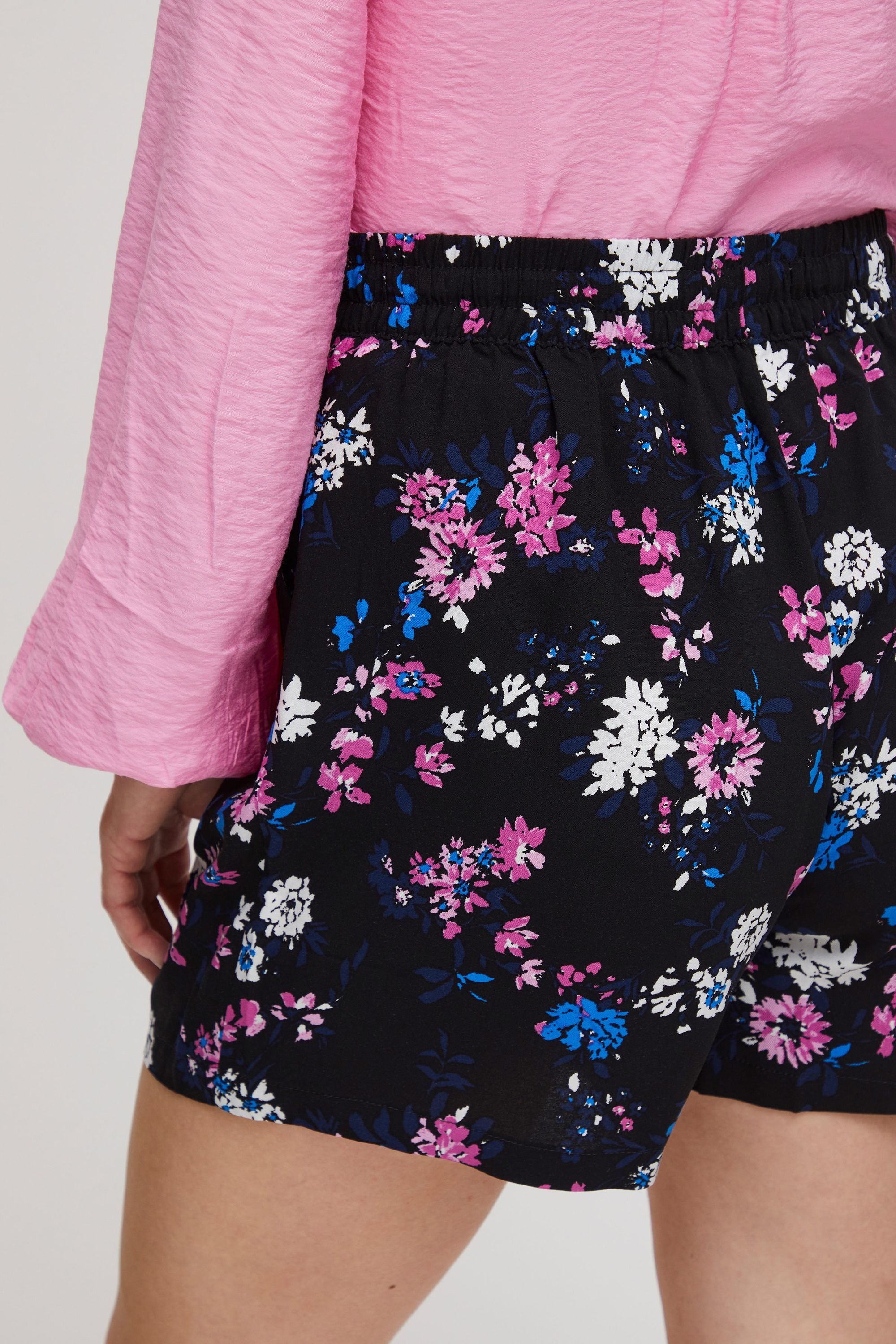 b.young Shorts »Shorts BYMmjoella«