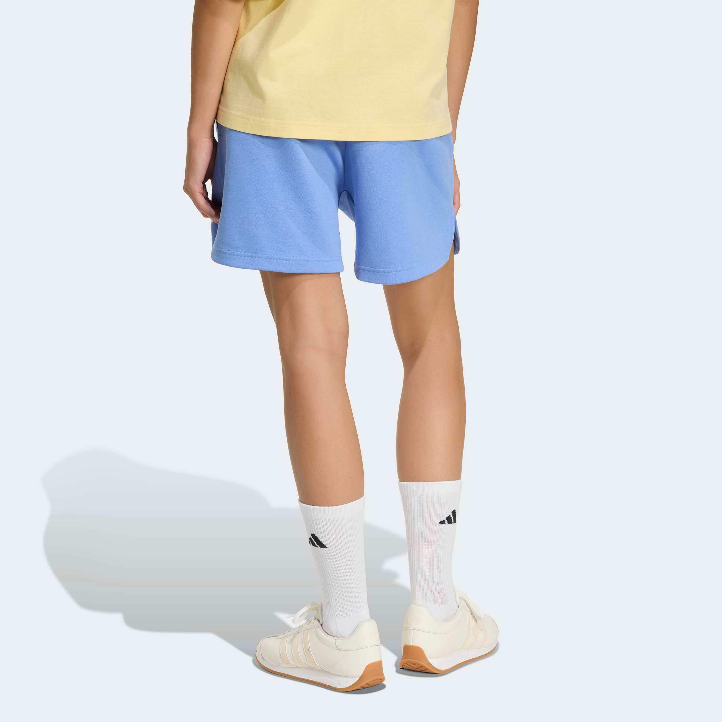 adidas Sportswear Shorts »3-STREIFEN STUDIO FLEECE, LOCKER GESCHNITTEN«