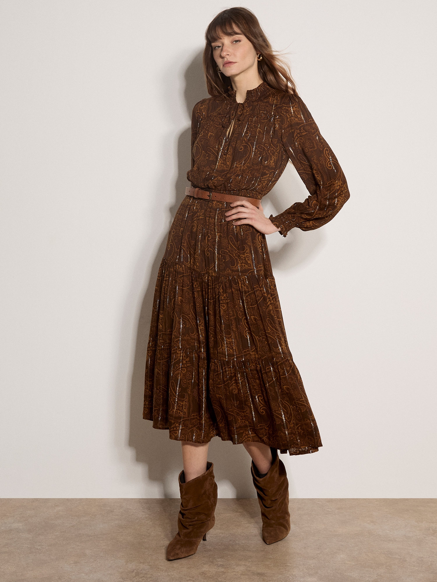 Apricot Midikleid »Rüschenkleid mit Metallic-Schimmer« mit Bindeband, 2 Stk. tlg. im Stufenschnitt