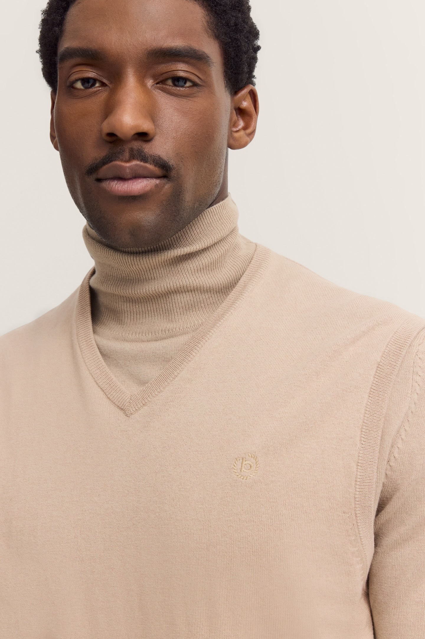 bugatti Pullunder »Regular Fit« mit V-Ausschnitt aus Baumwolle-Kaschmir