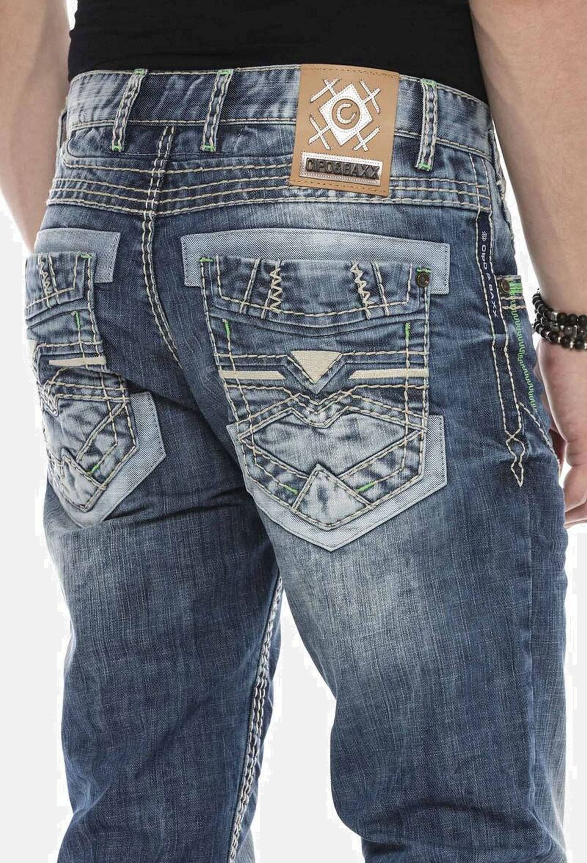 Cipo & Baxx Straight-Jeans »Cipo & Baxx Jeans DENIM« bequeme Jeans mit auffälligen Ziernähten, CD597
