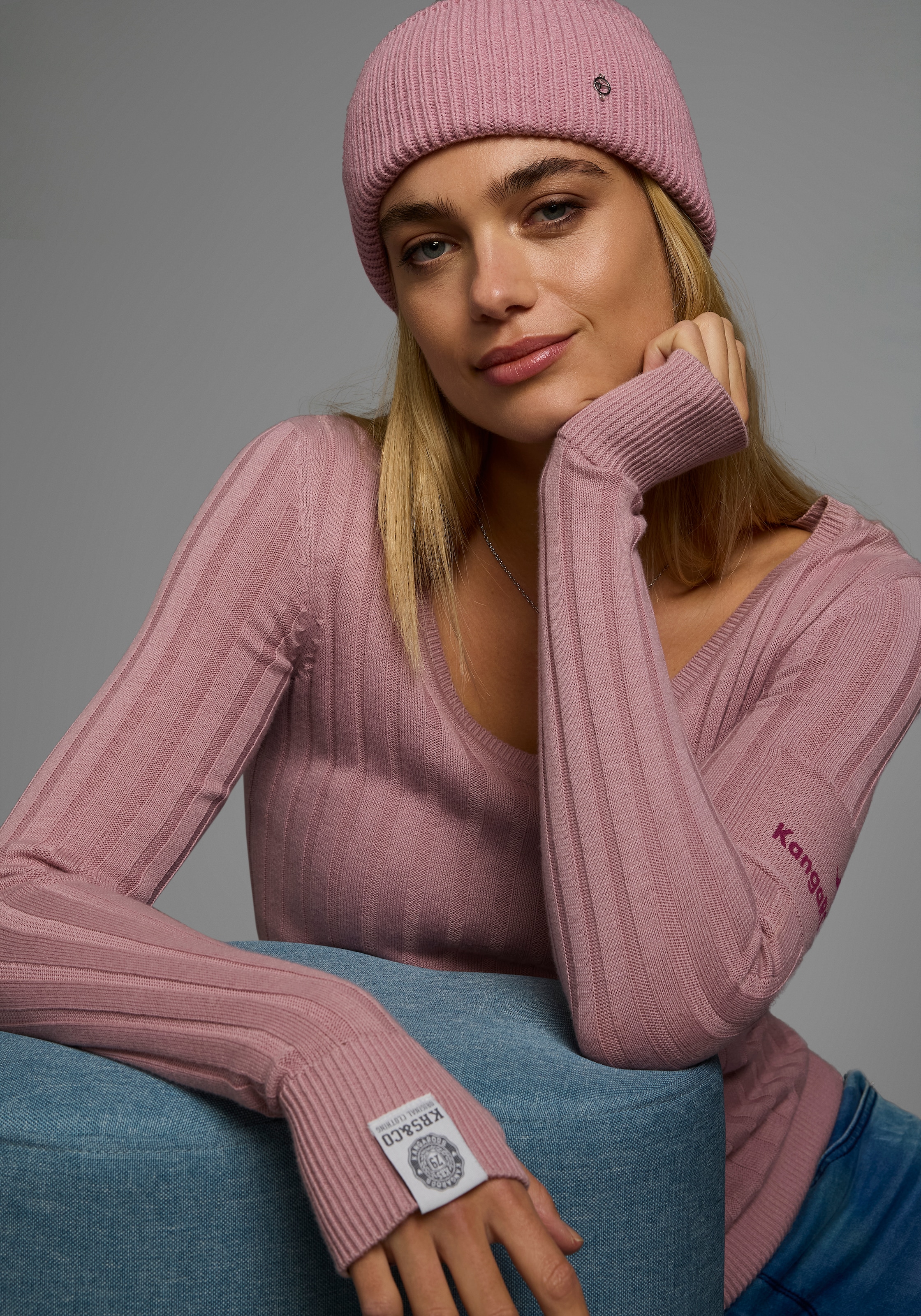 KangaROOS V-Ausschnitt-Pullover, in breit geripptem Feinstrick