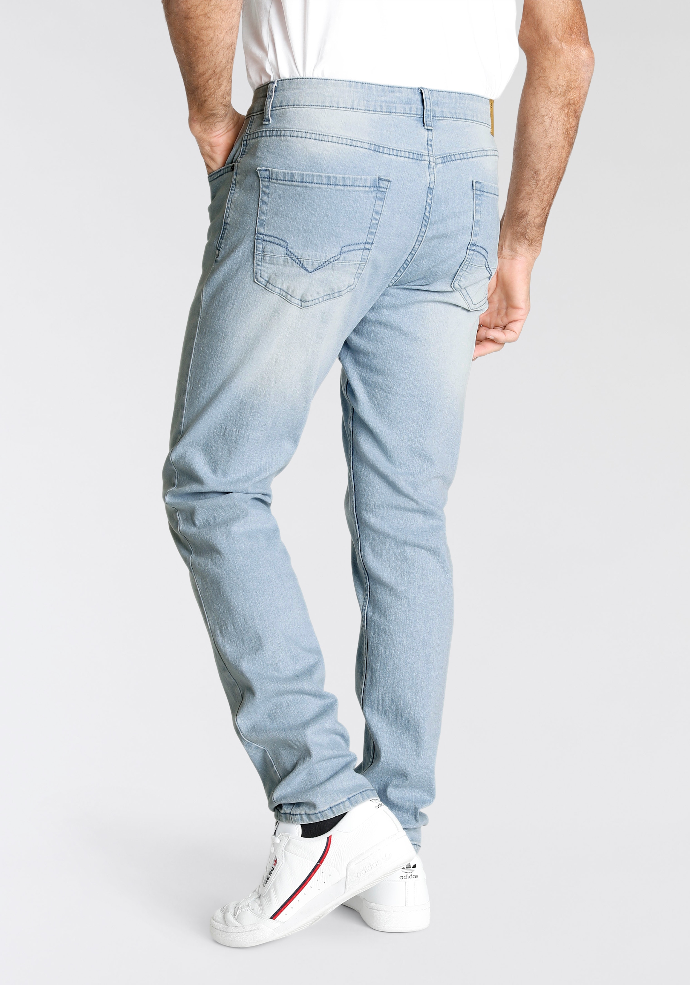 H.I.S Slim-fit-Jeans »FLUSH«, schmale Beinform, mit Used-Effekten, niedrige Leibhöhe