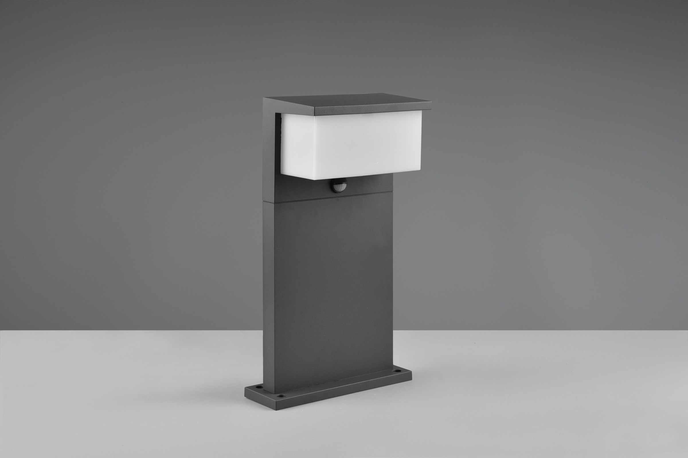 TRIO Leuchten LED Außen-Stehlampe »NESTOS, kleine LED Outdoor Stehleuchte Garten Höhe45cm Bewegungsmelder« LED-Board 1 Stk. Warmweiß LED warmweiß 3000K, 1300 Lumen, IP54 Pollerleuchte Terrasse Garten