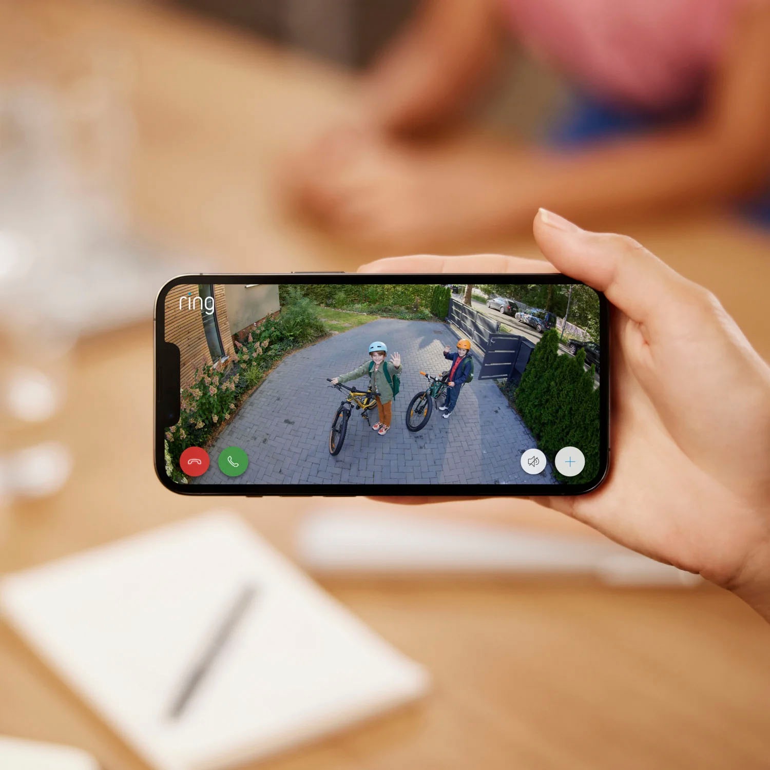 Ring Überwachungskamera »Stick Up Cam Plug-in«, Innenbereich-Außenbereich