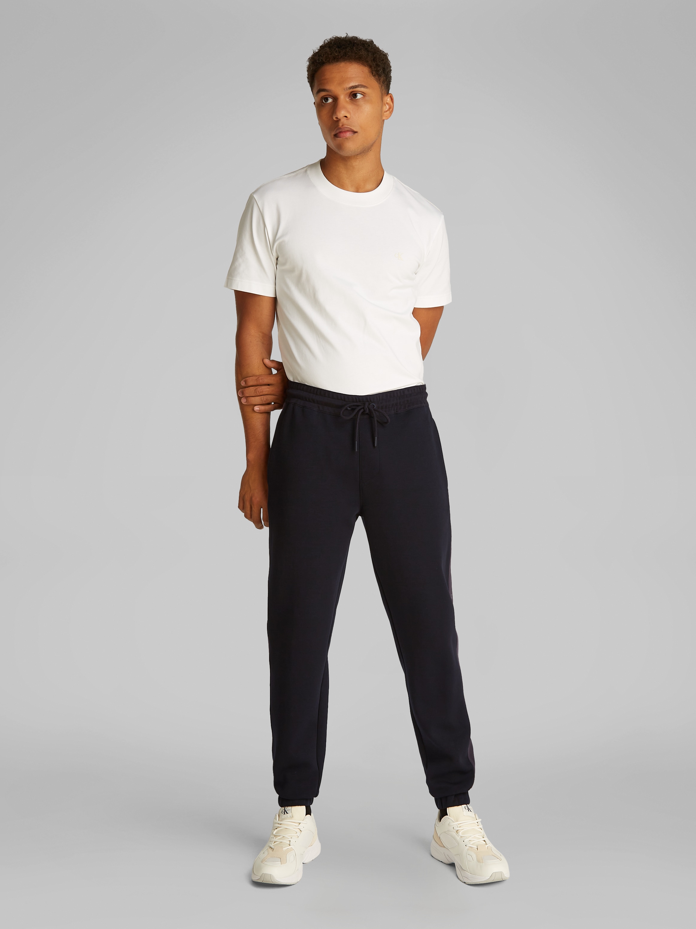 Calvin Klein Jeans Sweathose »LOGO TAPE SWEATPANT«, mit Logobändern