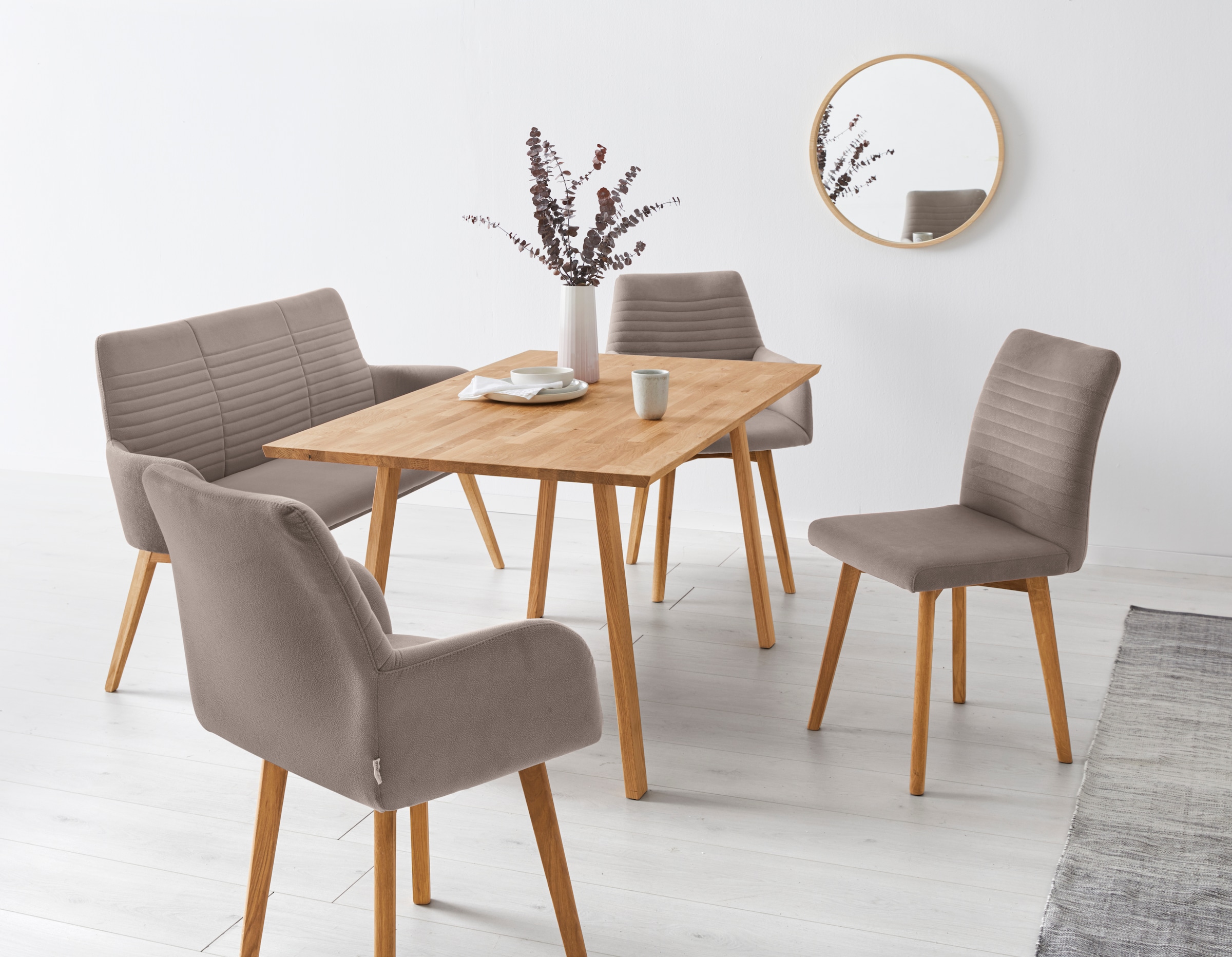 OTTO products Esszimmerstuhl »Alessja«, (Set), 2 St., Microfaser, Bezug aus Microfaser, Gestell aus Eiche Massivholz