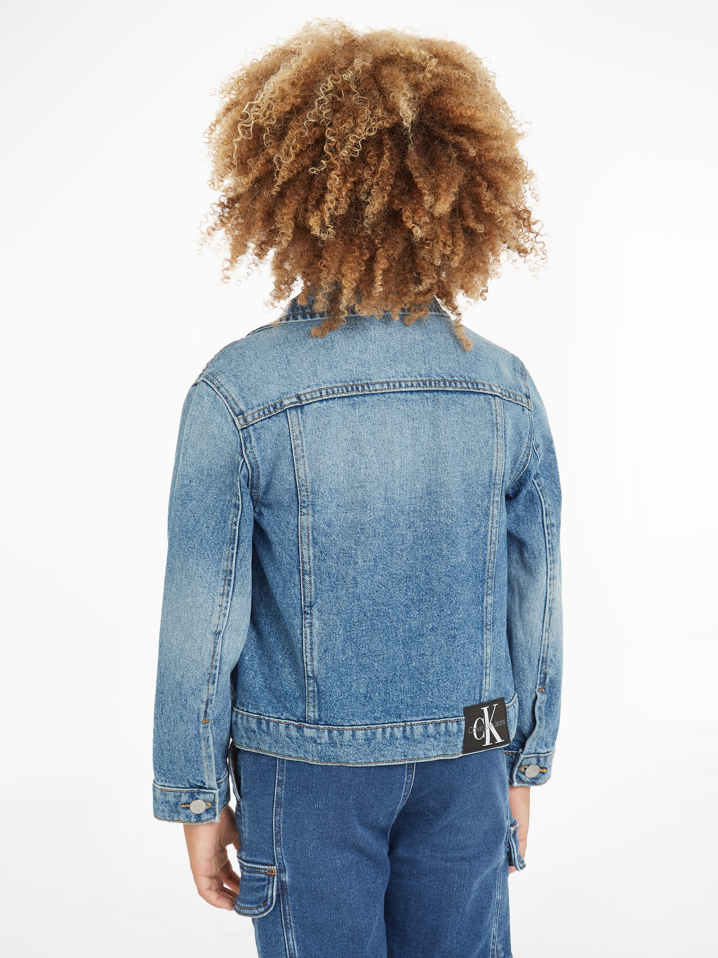 Calvin Klein Jeans Jeansjacke »ICONIC MID BLUE DENIM TRUCKER«, Kinder bis 16 Jahre