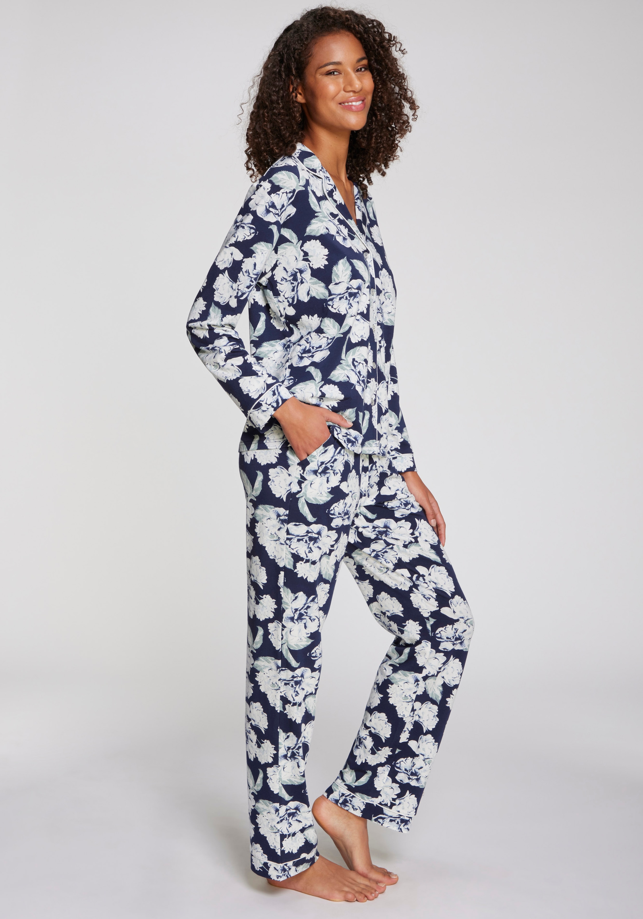 LASCANA Pyjama, mit schönem Blumenmuster