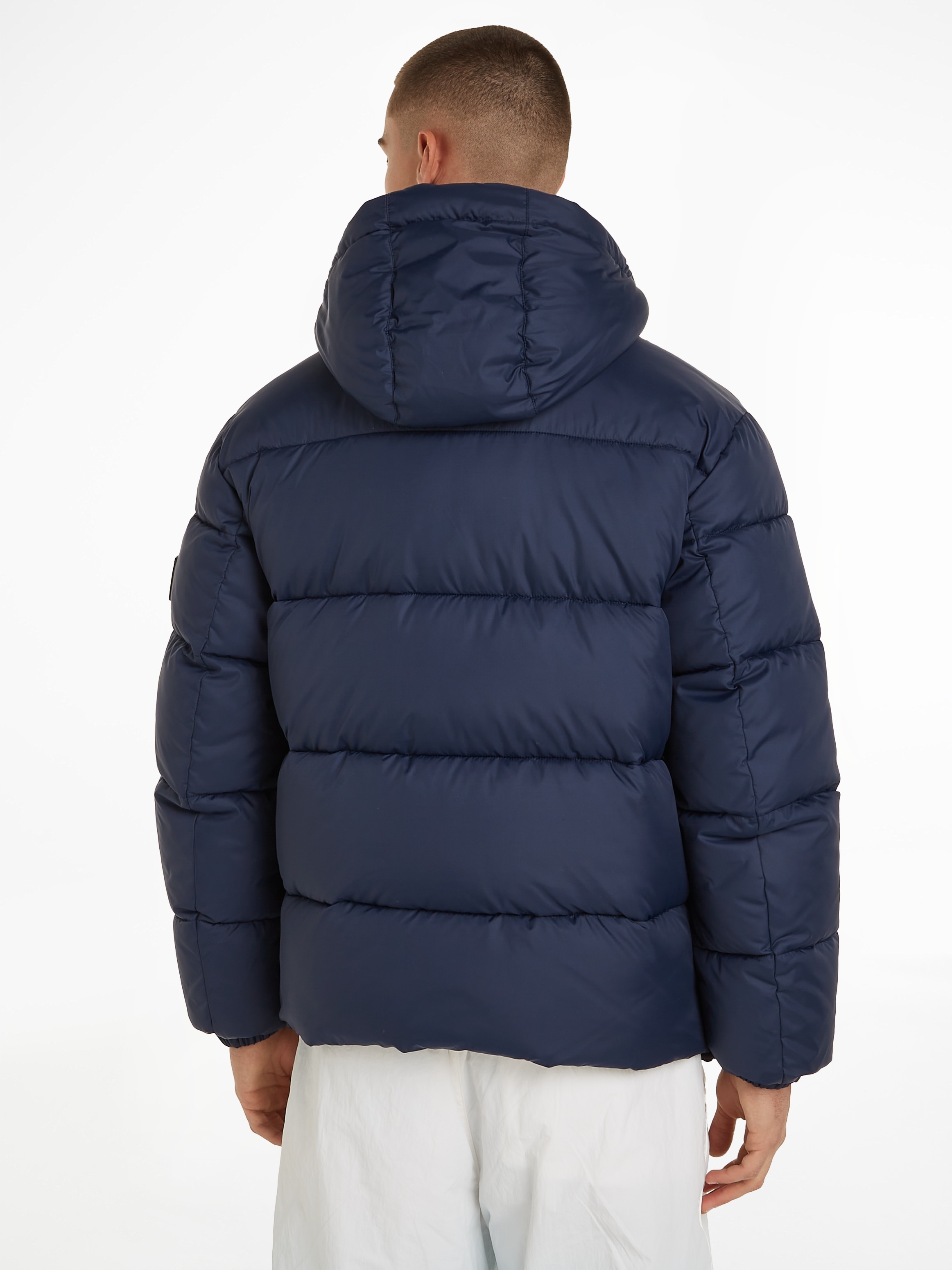 Tommy Jeans Steppjacke »TJM ESSENTIAL PUFFER JACKET«, mit Kapuze, mit Logoschriftzug in der Kapuze