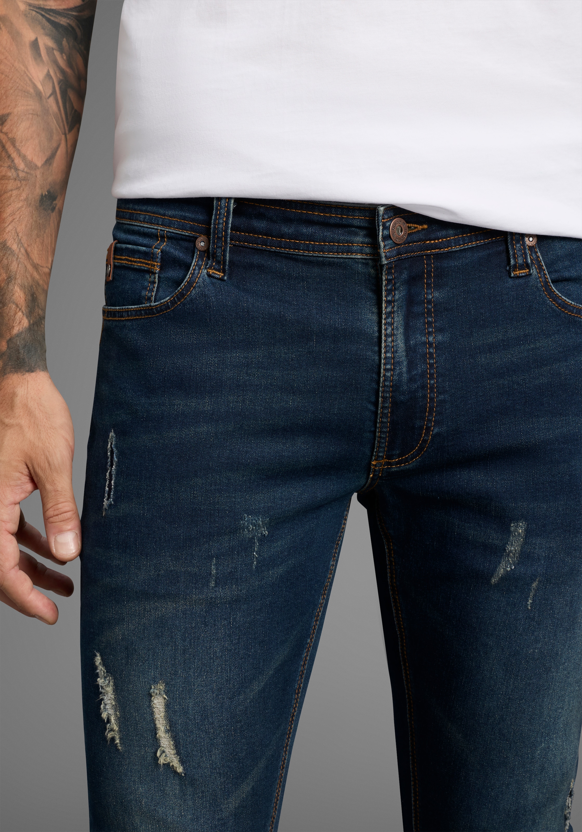 Bruno Banani Slim-fit-Jeans »Grady« schmale Beinweite, niedrige Leibhöhe, figurbetonte Silhouette