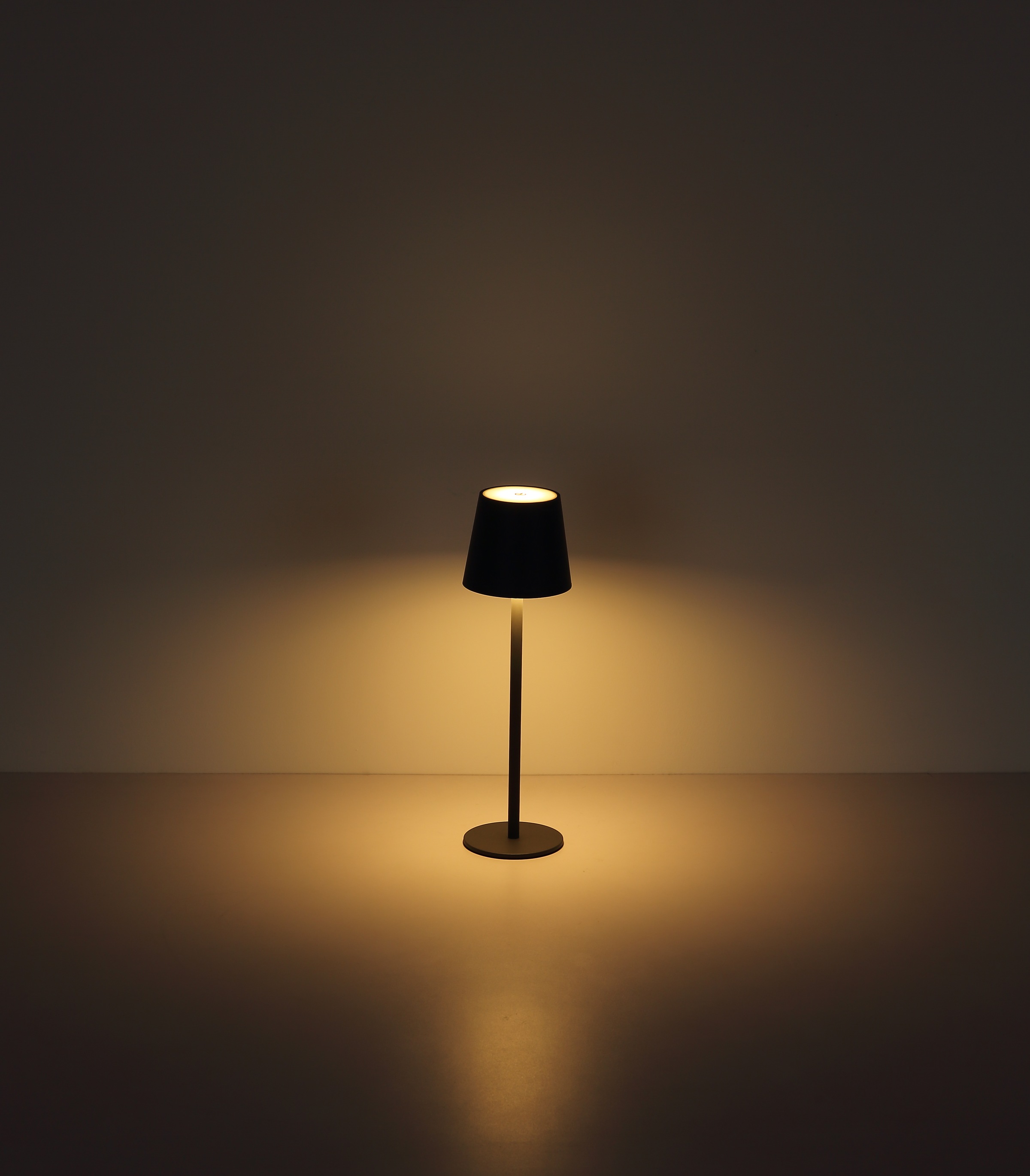 OTTO home LED Tischleuchte »Alennia Akkuleuchte inkl. Flaschenaufsatz« LED-Modul 1 Stk. warmweiß - kaltweiß stufenloser Touchdimmer, Farben fixierbar, USB-C, Akkulampe, CCT