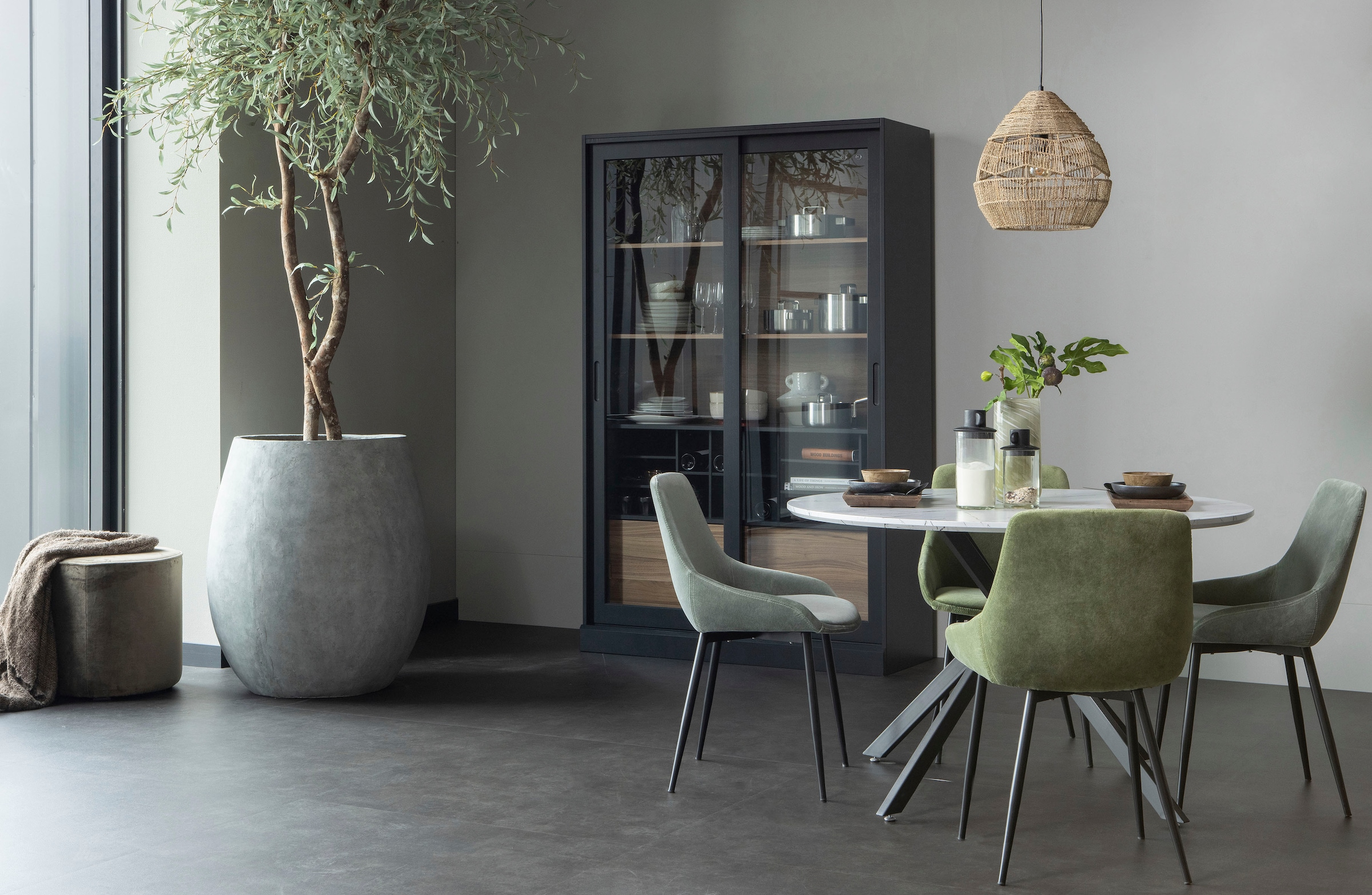WOOOD Vitrine »James«, mit Glas, viel Stauraum, H 200 cm x B 125 cm