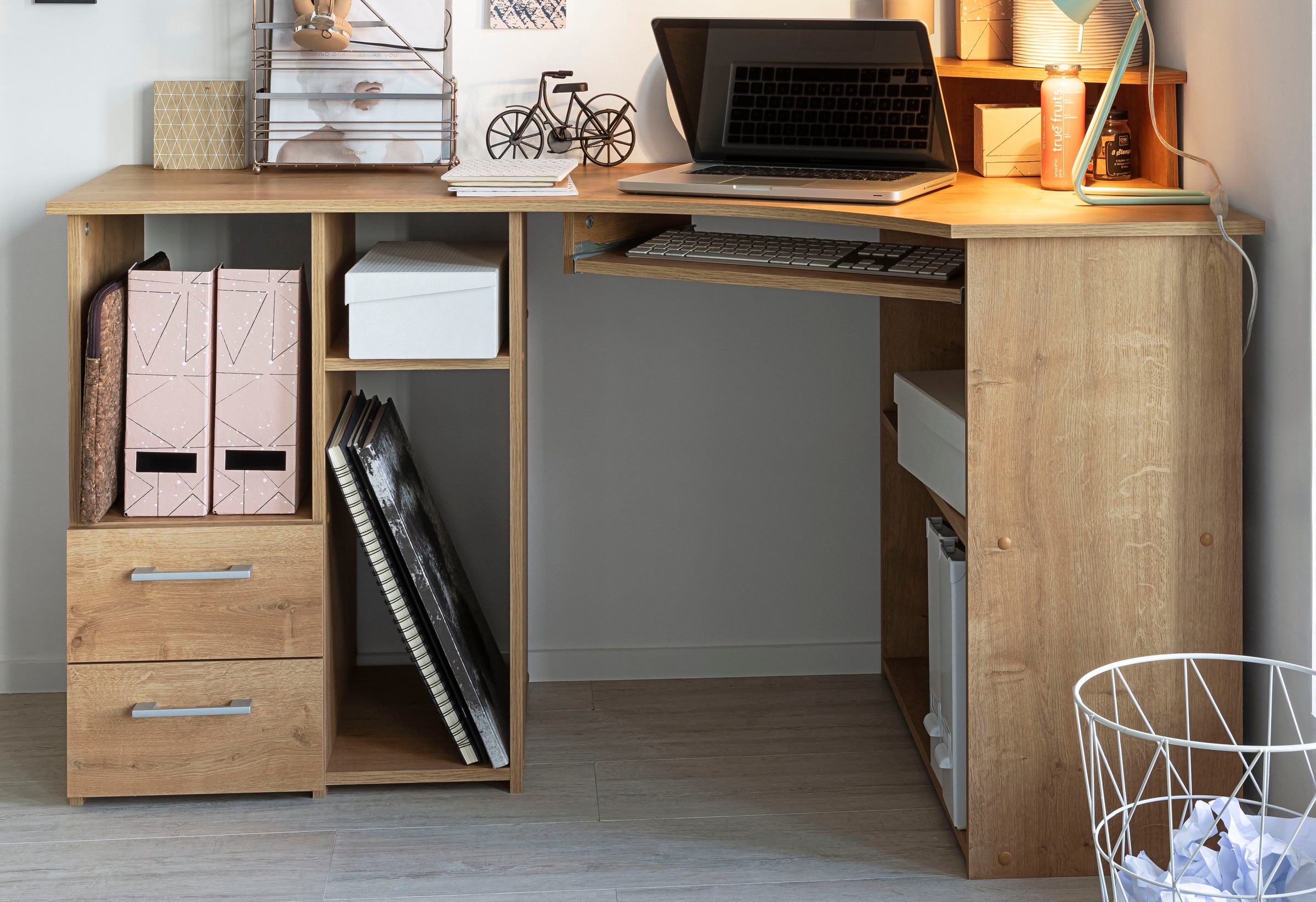 VOGL Möbelfabrik Schreibtisch »Sam«, Breite 137 cm, mit Tastaturauszug und  Towerfach auf Rechnung kaufen | Schreibtische