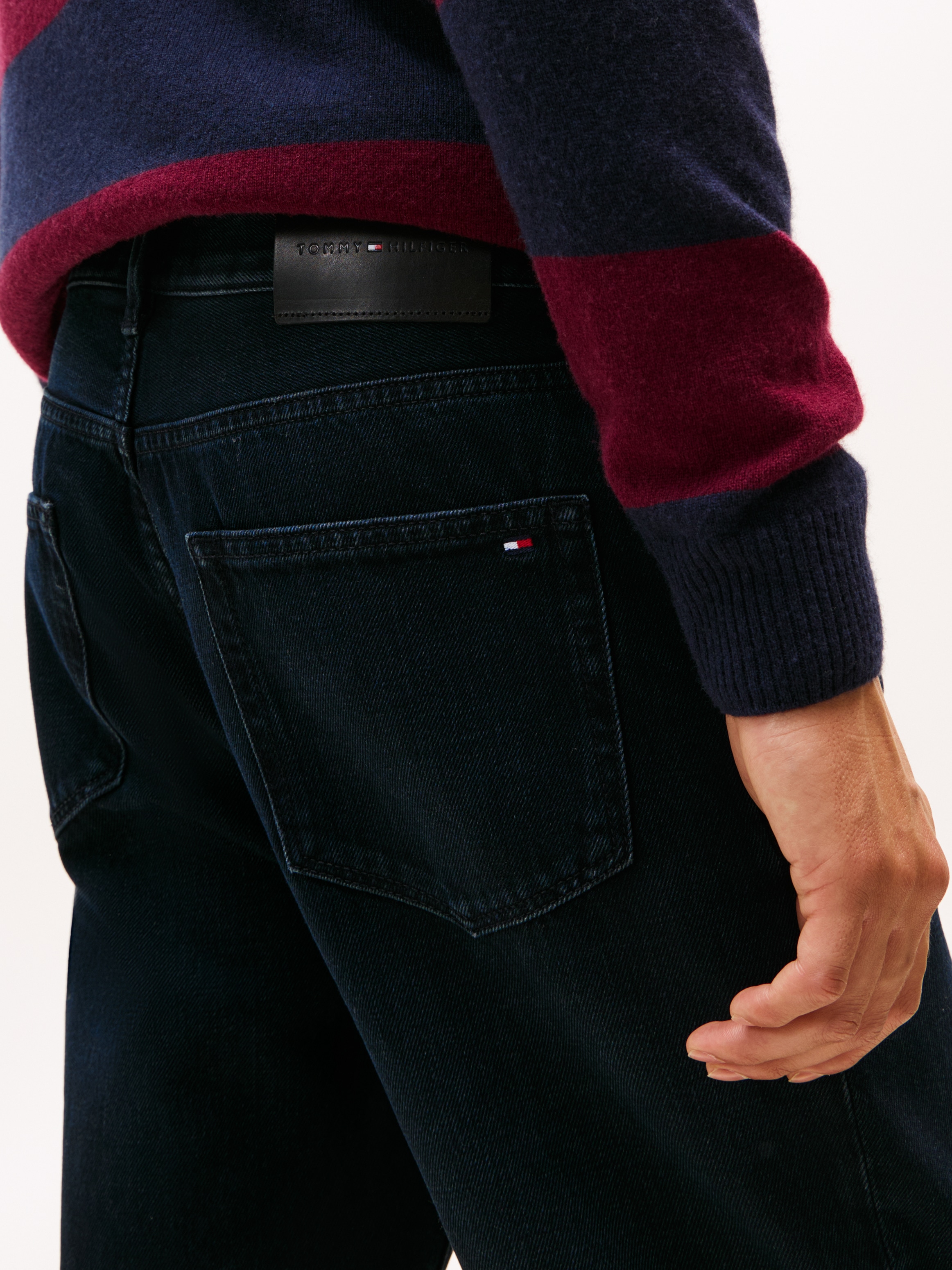 Tommy Hilfiger Tapered-fit-Jeans »HARLEM«, Regular Fit, mit dezenter Waschung