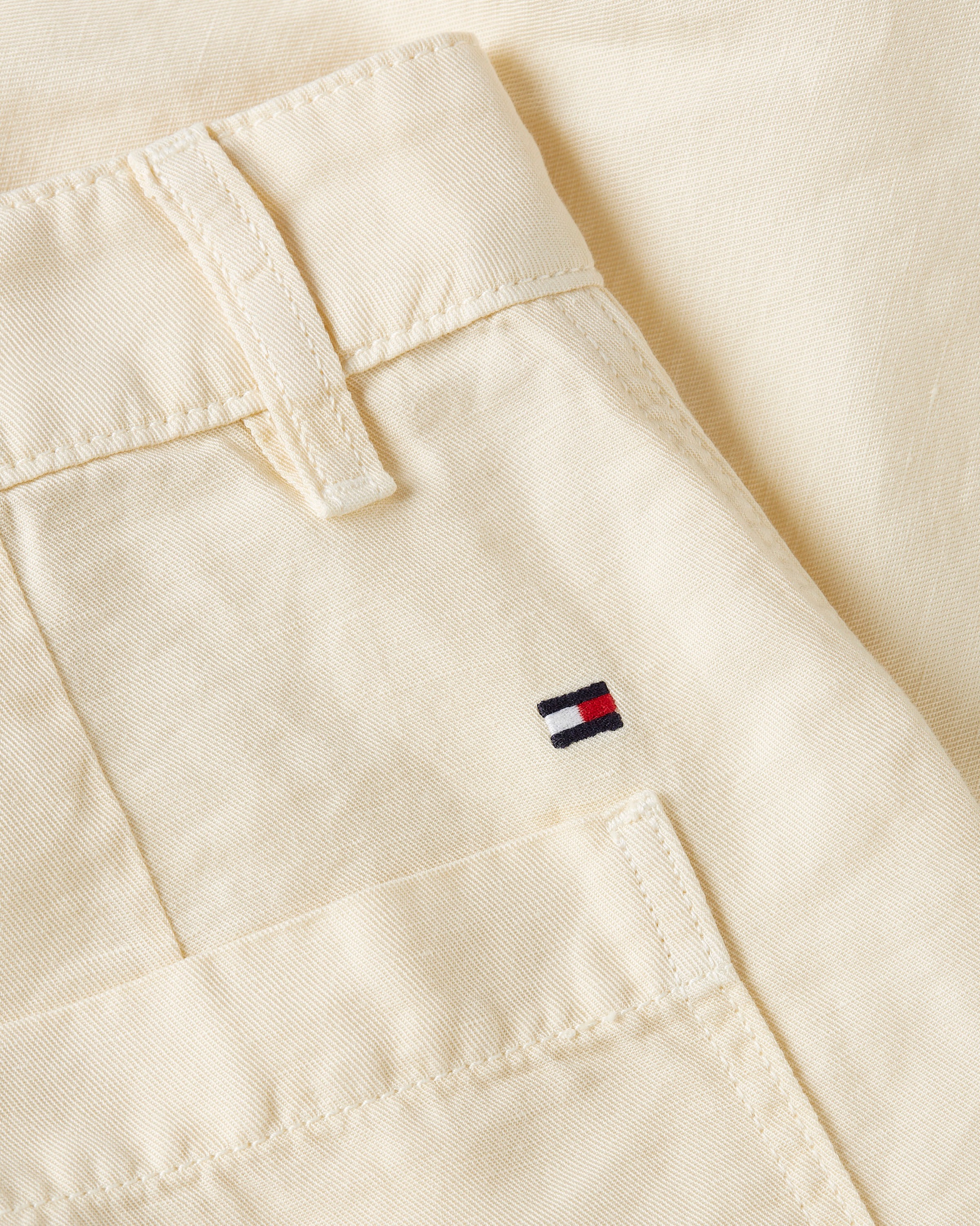 Tommy Hilfiger Shorts »COTTON LINEN SHORT«, mit Logostickerei