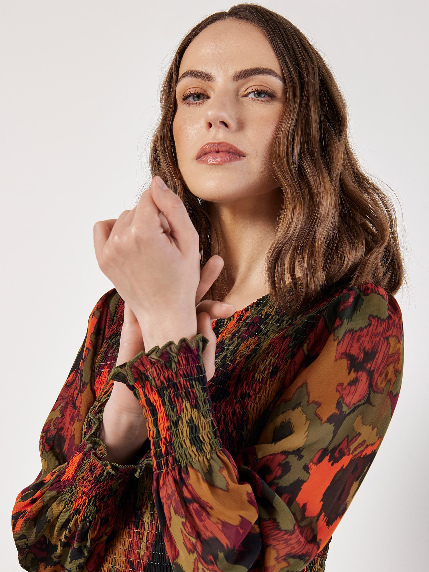 Apricot Druckkleid »gemustertes Etagenkleid« mit Smokdetails