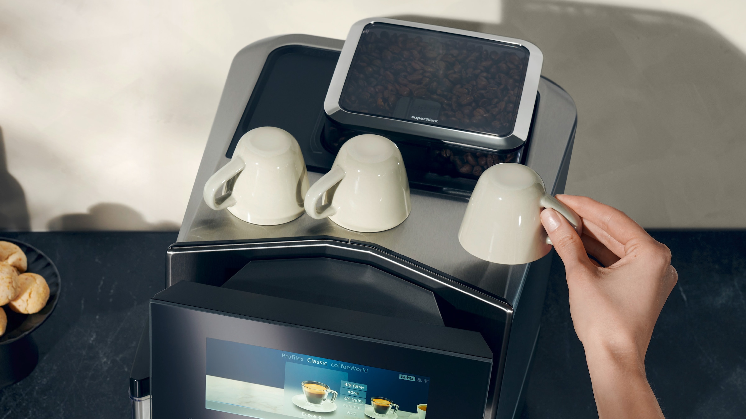 SIEMENS Kaffeevollautomat »EQ900 TQ905D03, intuitives 6,8" TFT-Display, Barista-Modus«, AromaBoost, App-Steuerung, Geräuschreduzierung,10 Profile, edelstahl