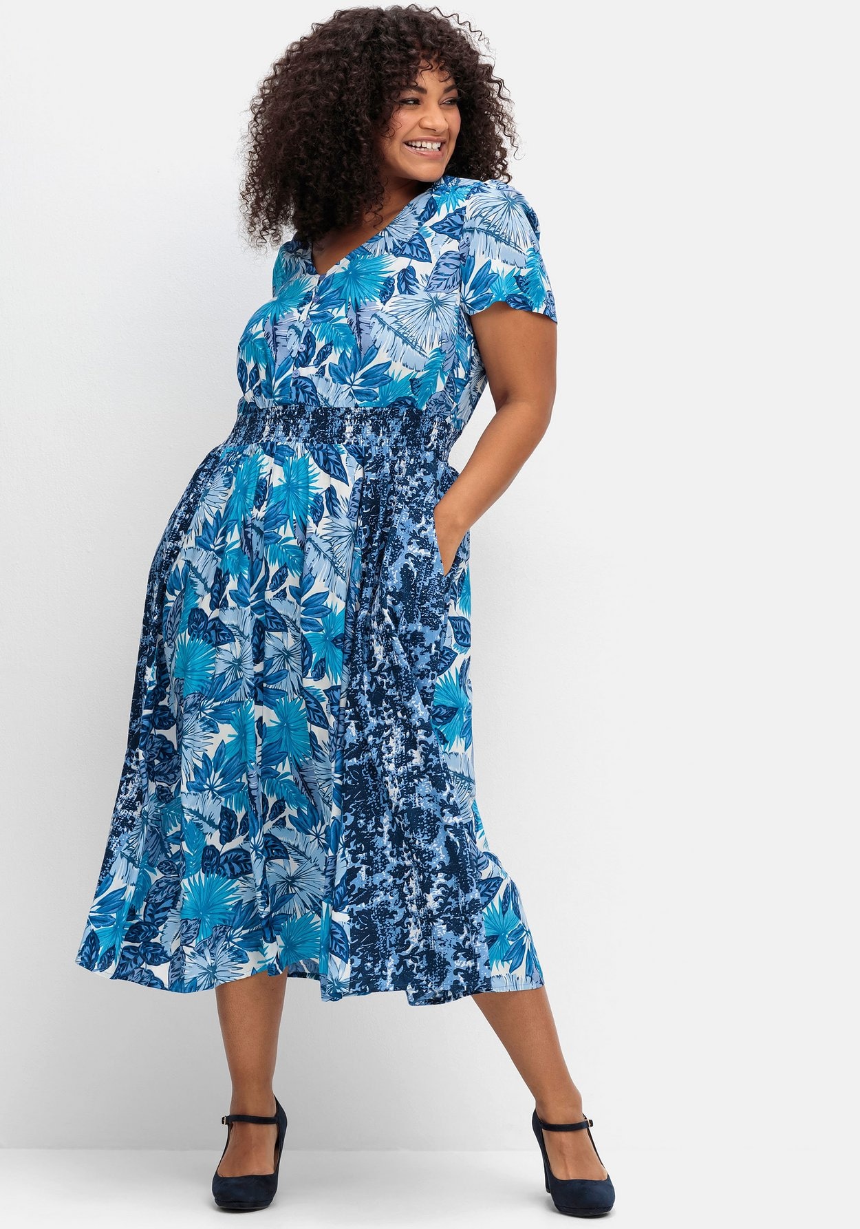 Sheego Sommerkleid »Midikleid im Mustermix, mit weitem Rock«