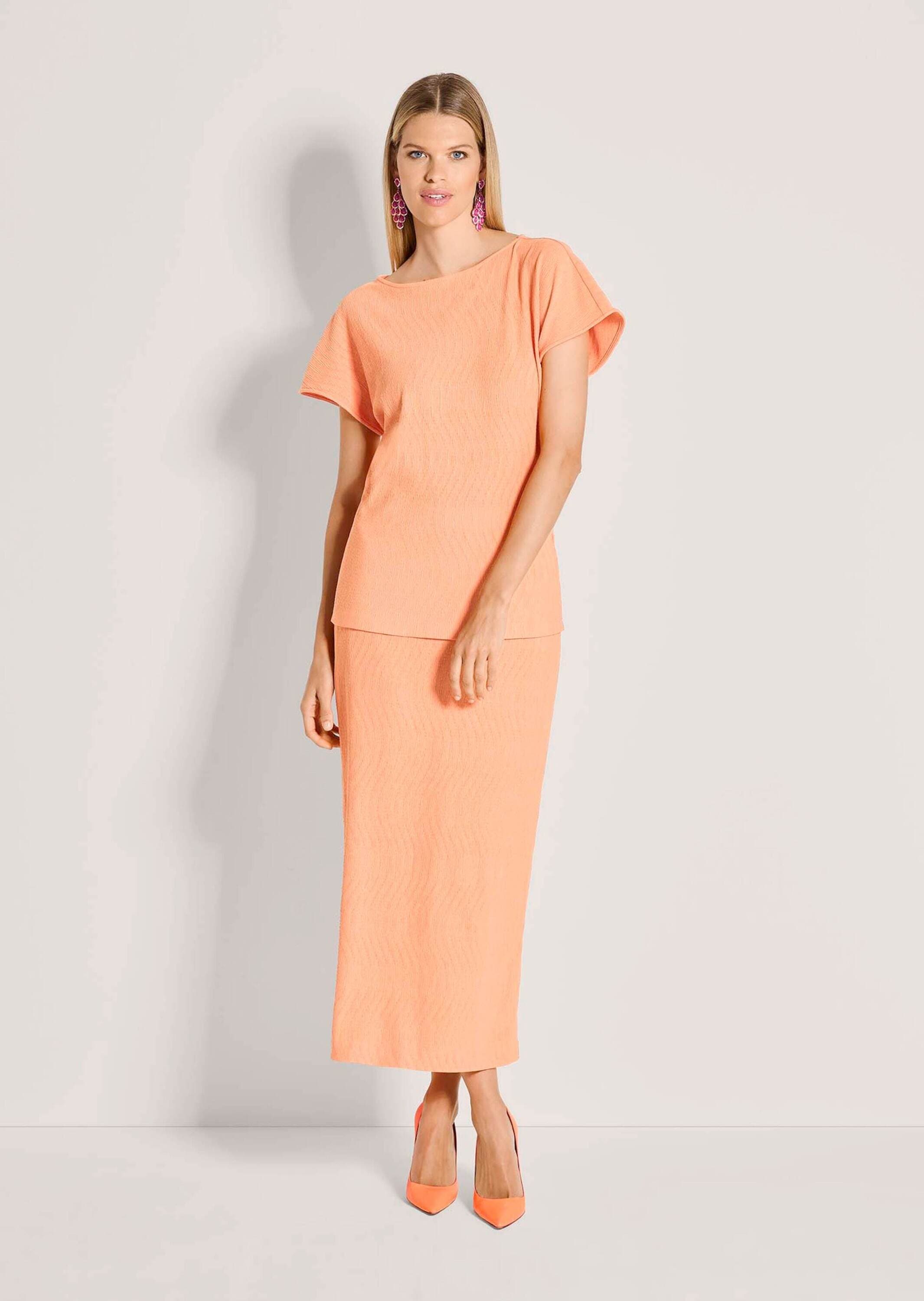 MADELEINE Kurzarmshirt »Shirt Elegantes Sommershirt mit U-Boot-Ausschnitt« Überschnittene Schultern