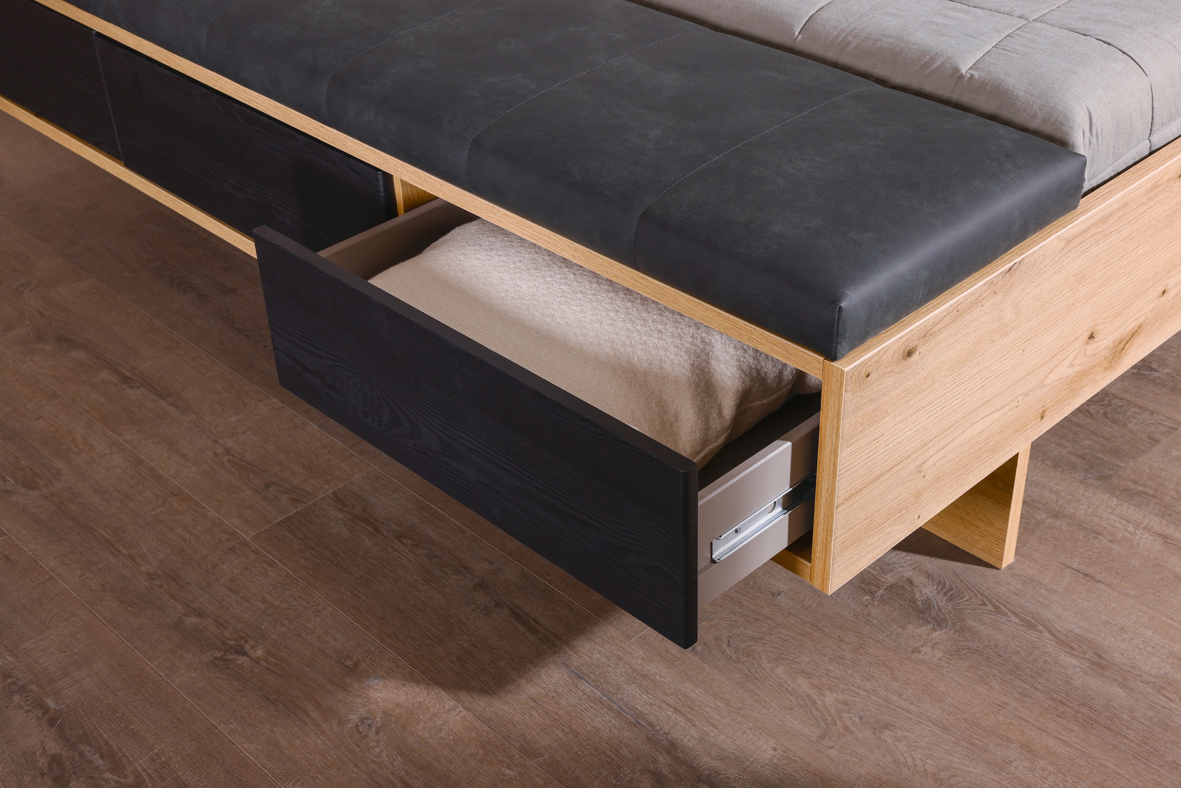 rauch Bettanlage »Bett Doppelbett Futonbett APOLLON«, (Set, 3 tlg., Bettbank mit 3 Schubladen Push-to-Open Funktion), Nachttisch-Paar mit je 2 Schubladen MADE IN GERMANY