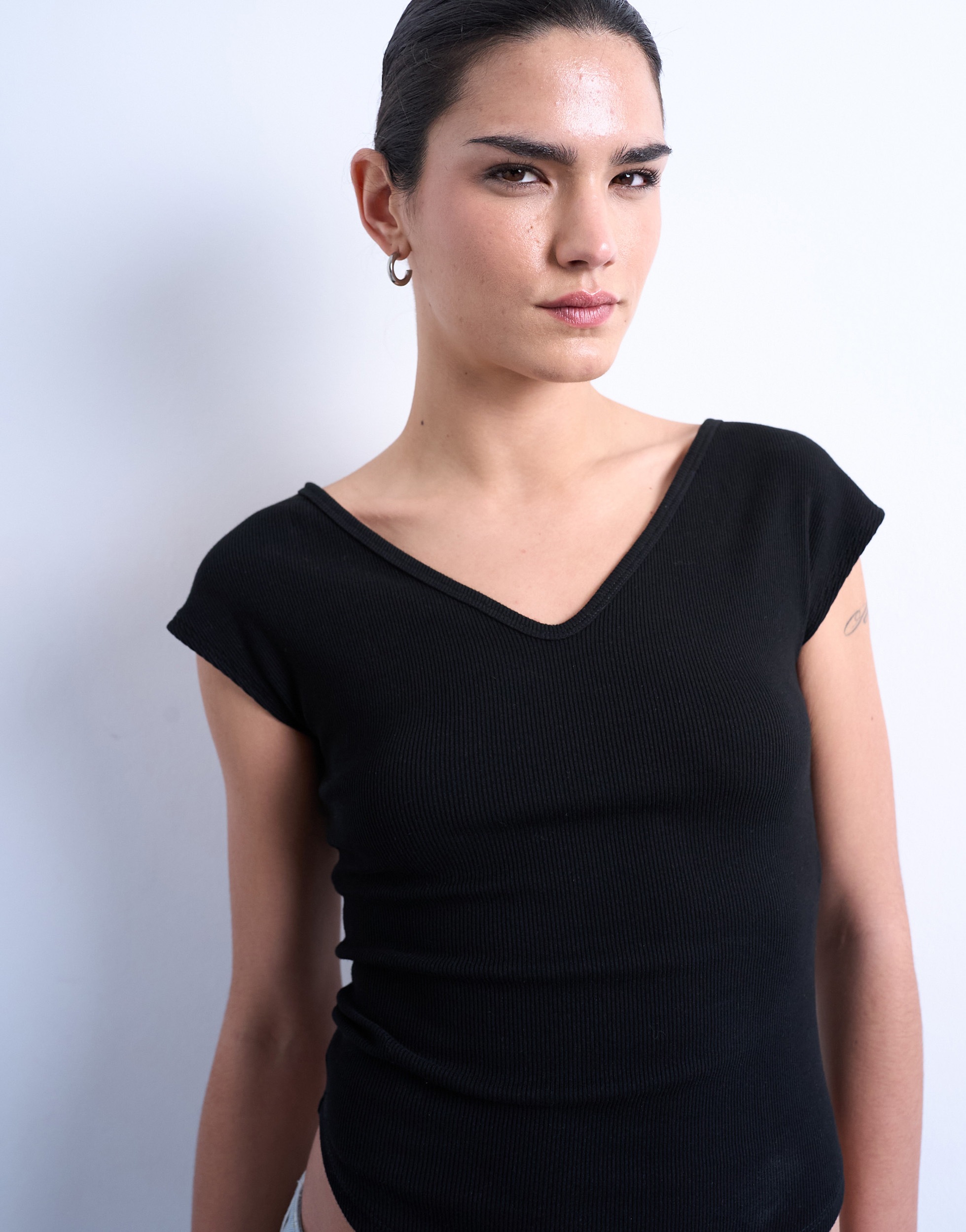 TOPSHOP V-Shirt »TSLISSY SS V-NECK T-SHIRT JRS NOOS« Baumwollmischung, slim fit
