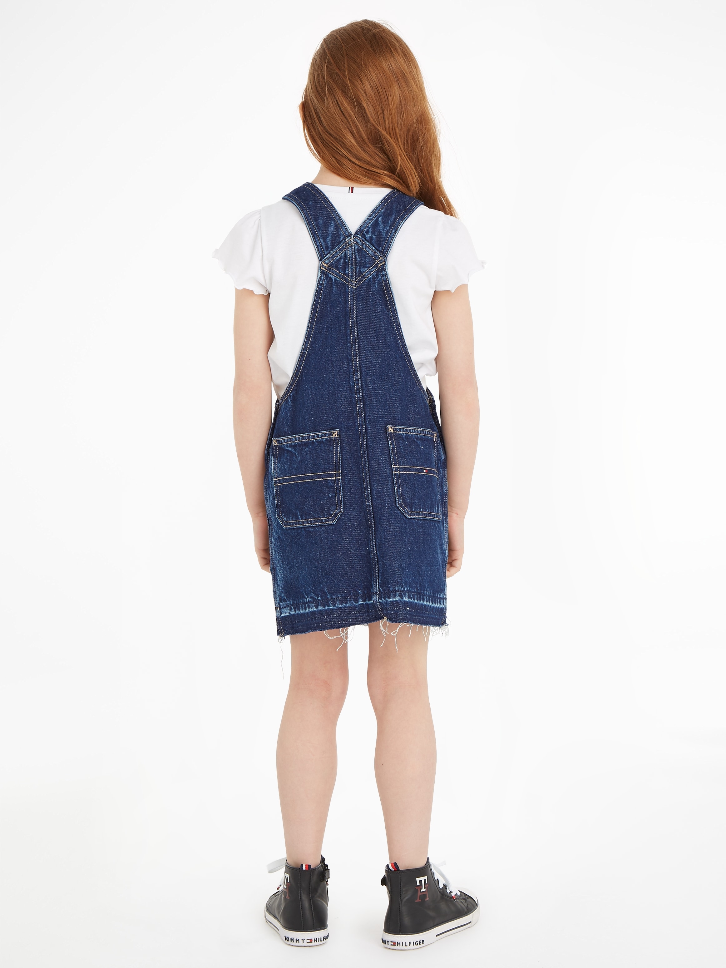 Tommy Hilfiger Latzkleid »DENIM DUNGAREE DRESS«, mit offenem Saum