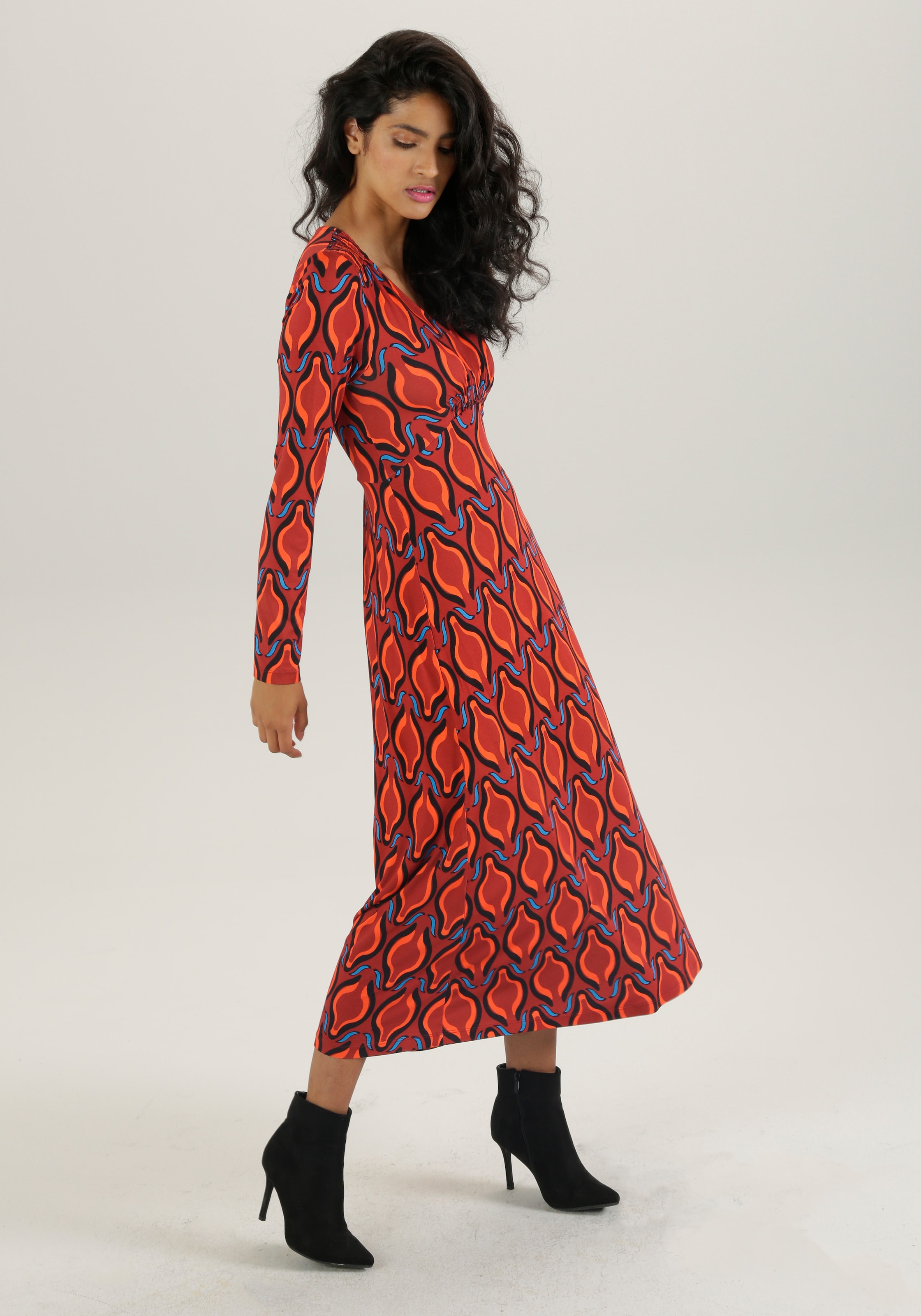Aniston SELECTED Midikleid, mit Smok-Einsätzen und Retro-Druck